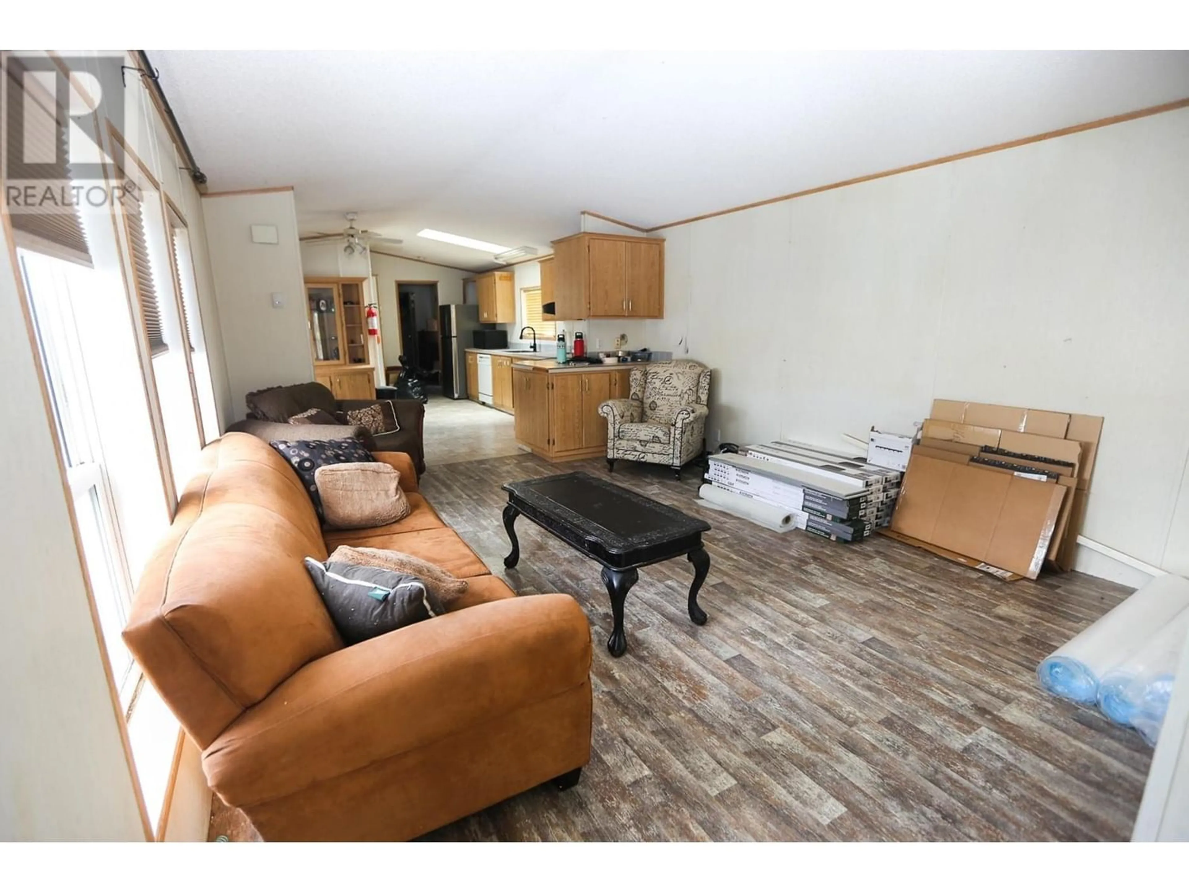 Living room, wood floors for 4564 SUMMER Road Unit# 15, Barriere British Columbia V0E1E0