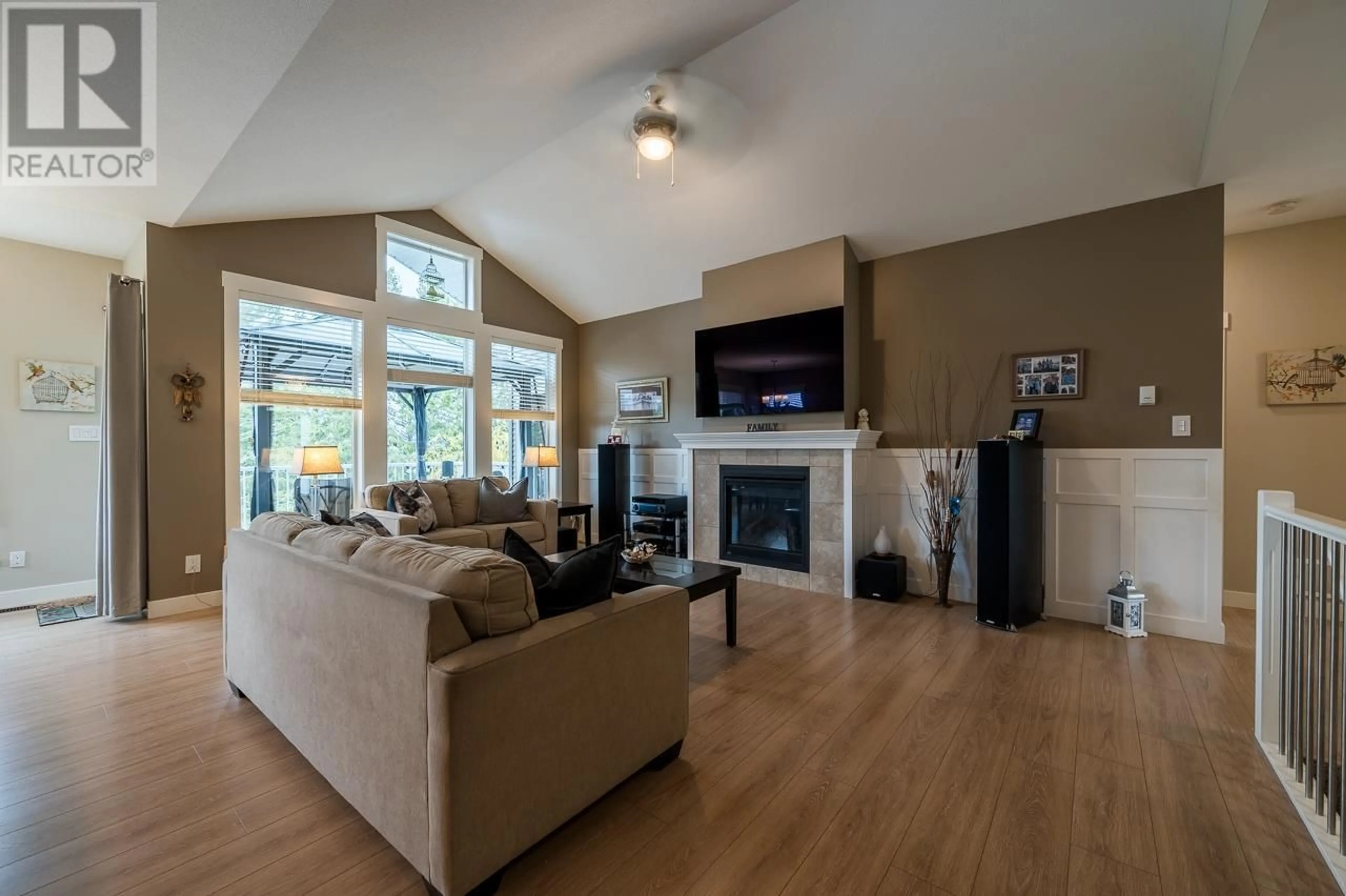 Living room, wood floors for 376 DALADON Drive, Logan Lake British Columbia V0K1W0