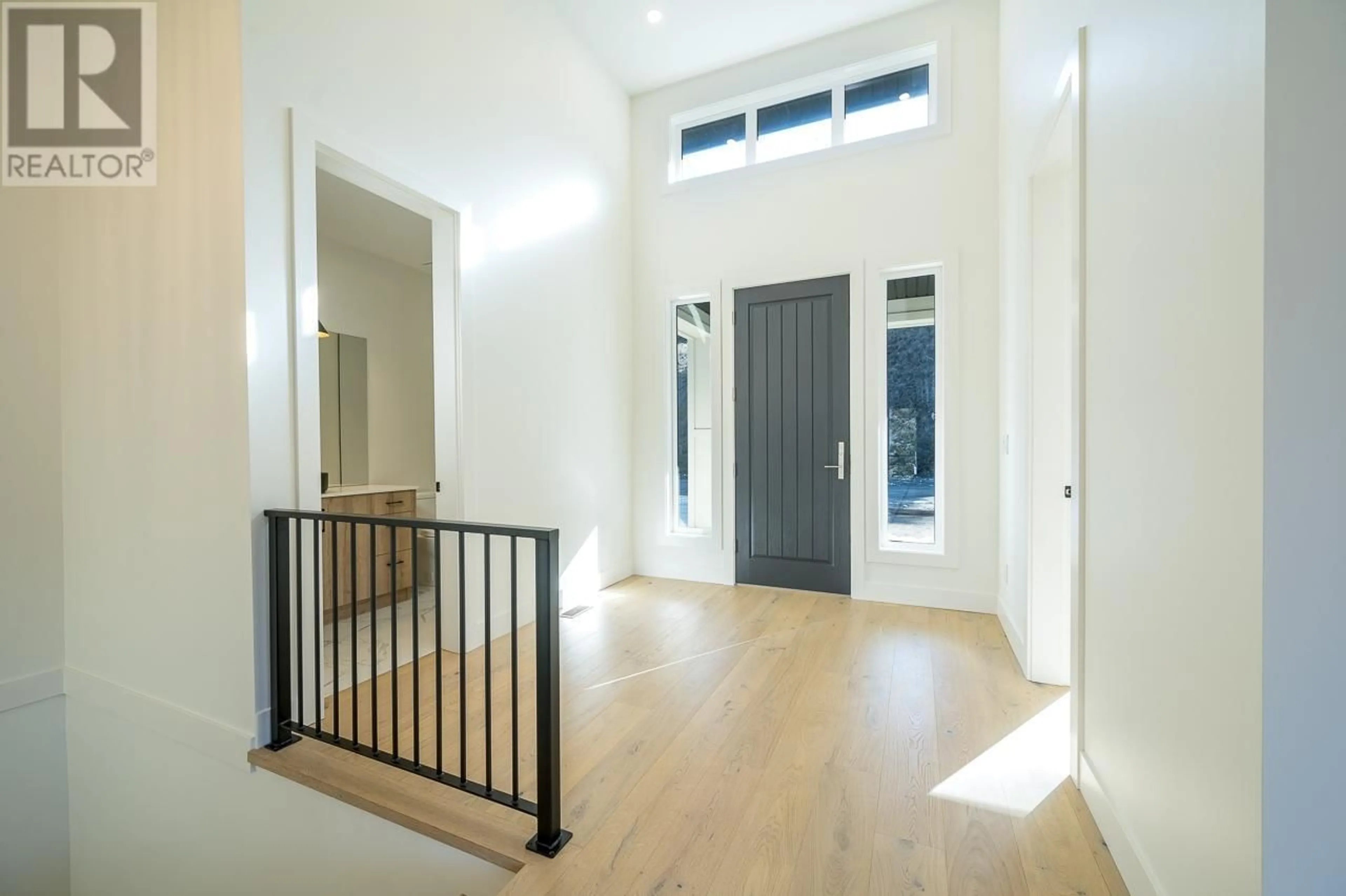 Indoor entryway for 27-3100 KICKING HORSE DRIVE, Kamloops British Columbia V2E0B8