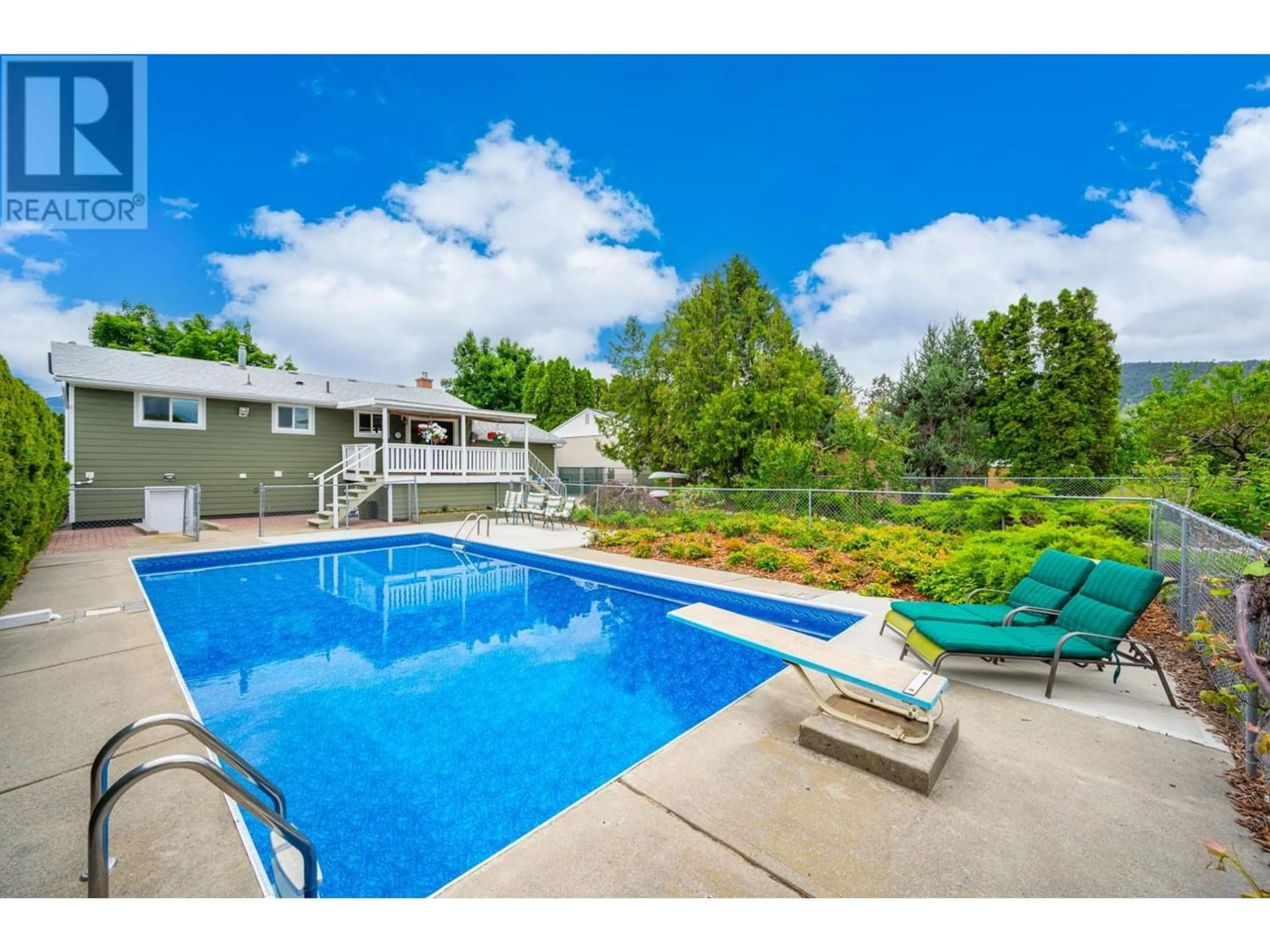 Indoor or outdoor pool for 848 EVERGREEN PLACE, Kamloops British Columbia V2B5M8