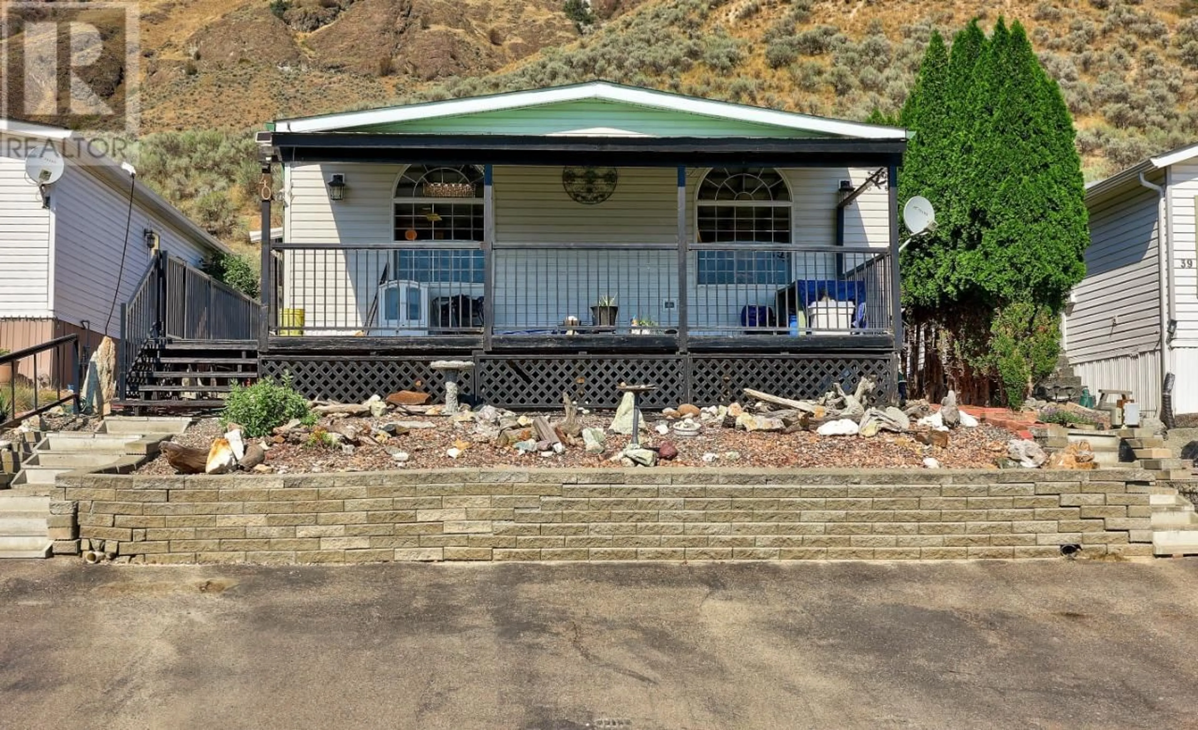 Outside view for 40A-3099 SHUSWAP RD, Kamloops British Columbia V2H1T7