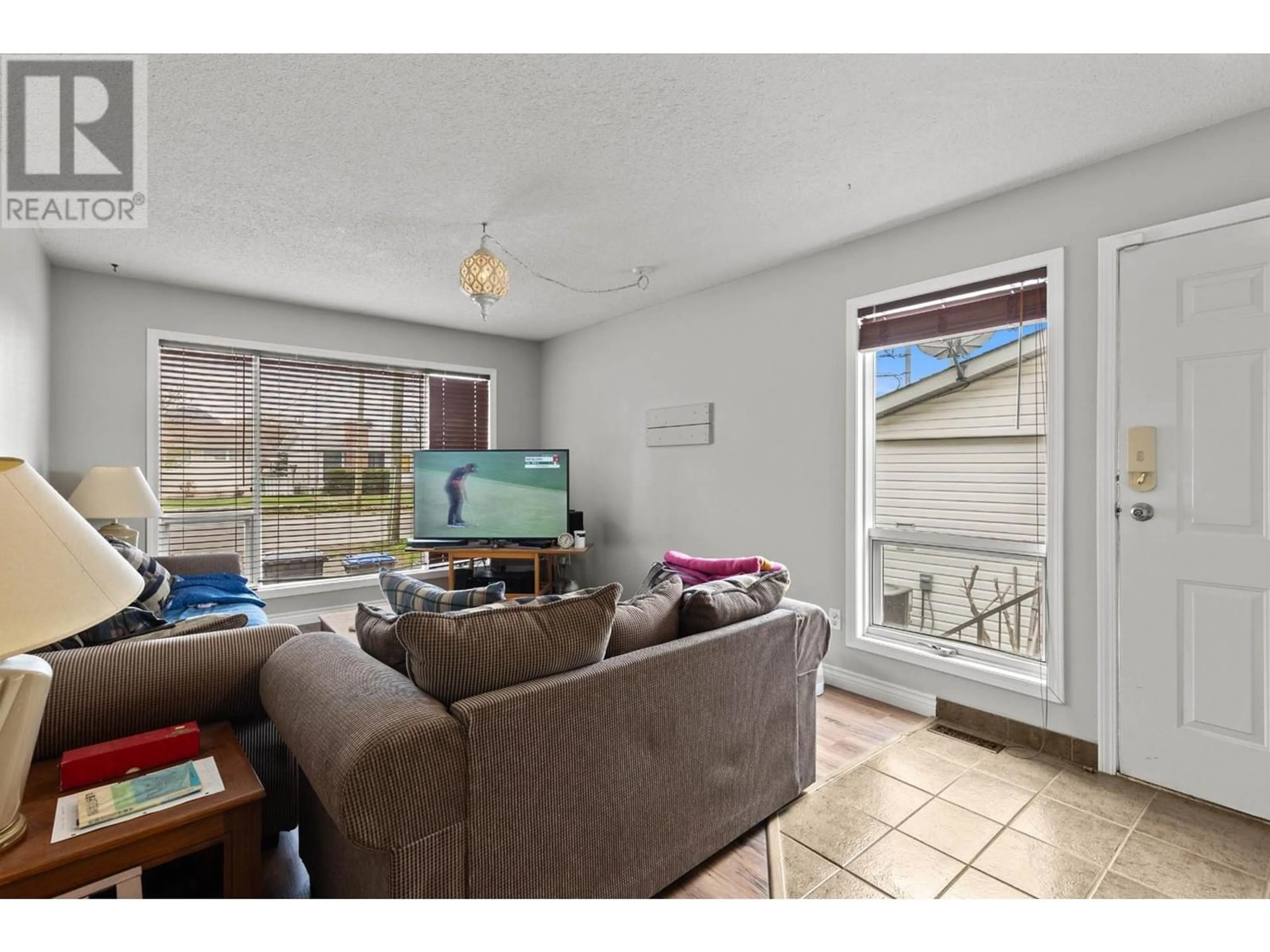 Living room for 1186 SCHREINER STREET, Kamloops British Columbia V2B5X1