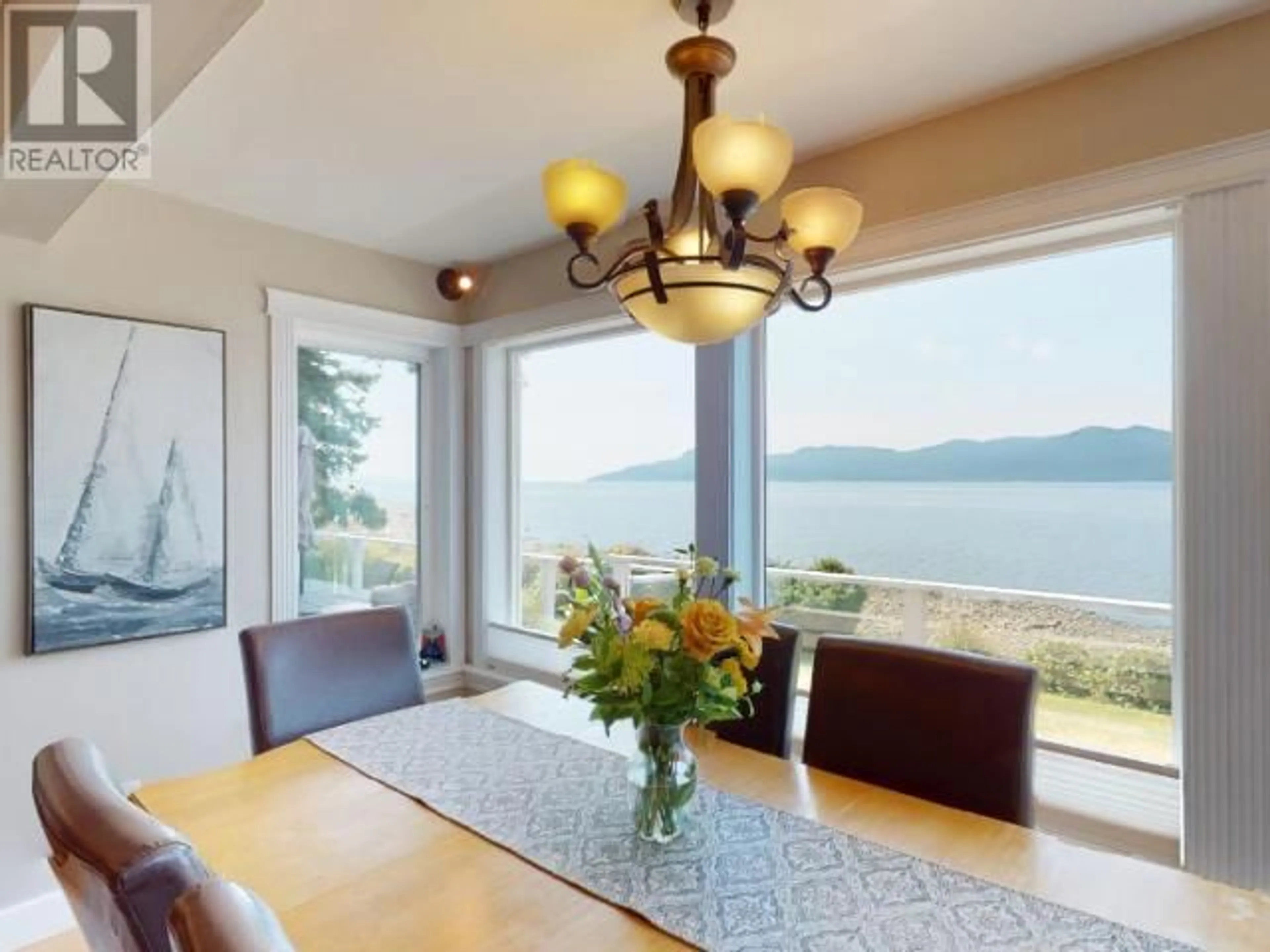 Dining room for 8745 PATRICIA ROAD, Powell River British Columbia V8A0H4