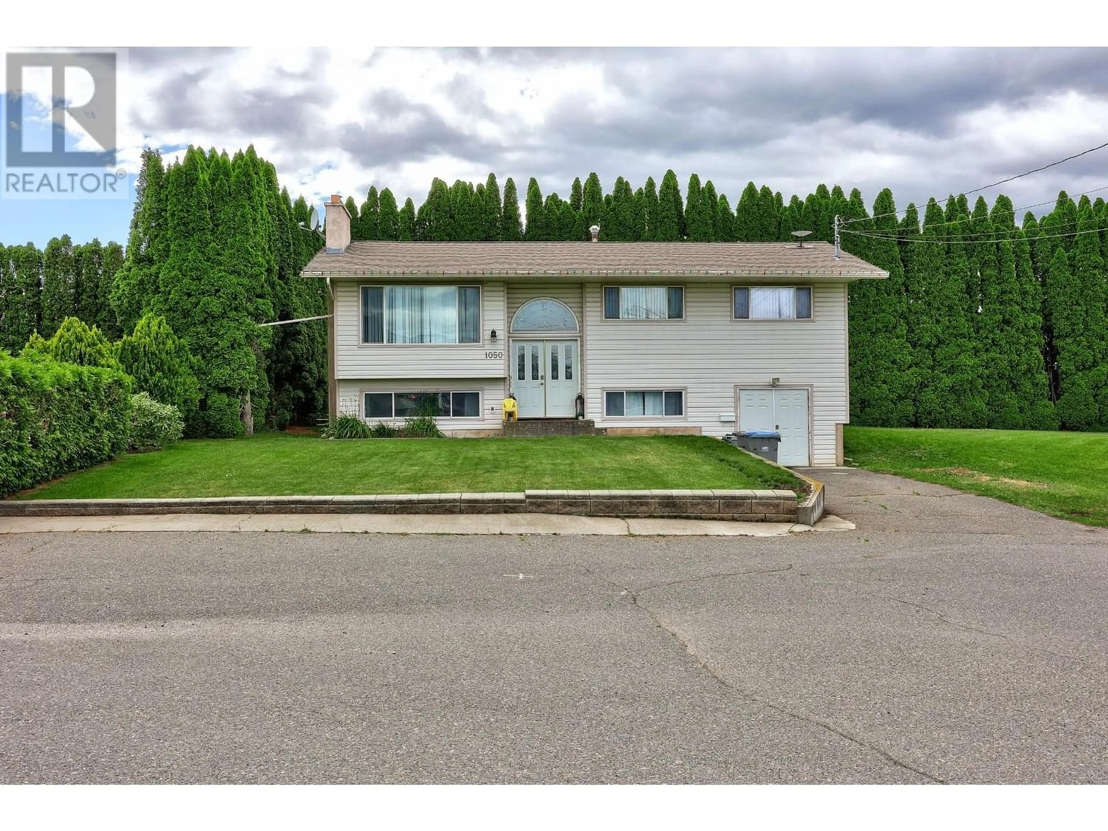 Frontside or backside of a home for 1050 NORTH GLEN DRIVE, Kamloops British Columbia V2B5C1