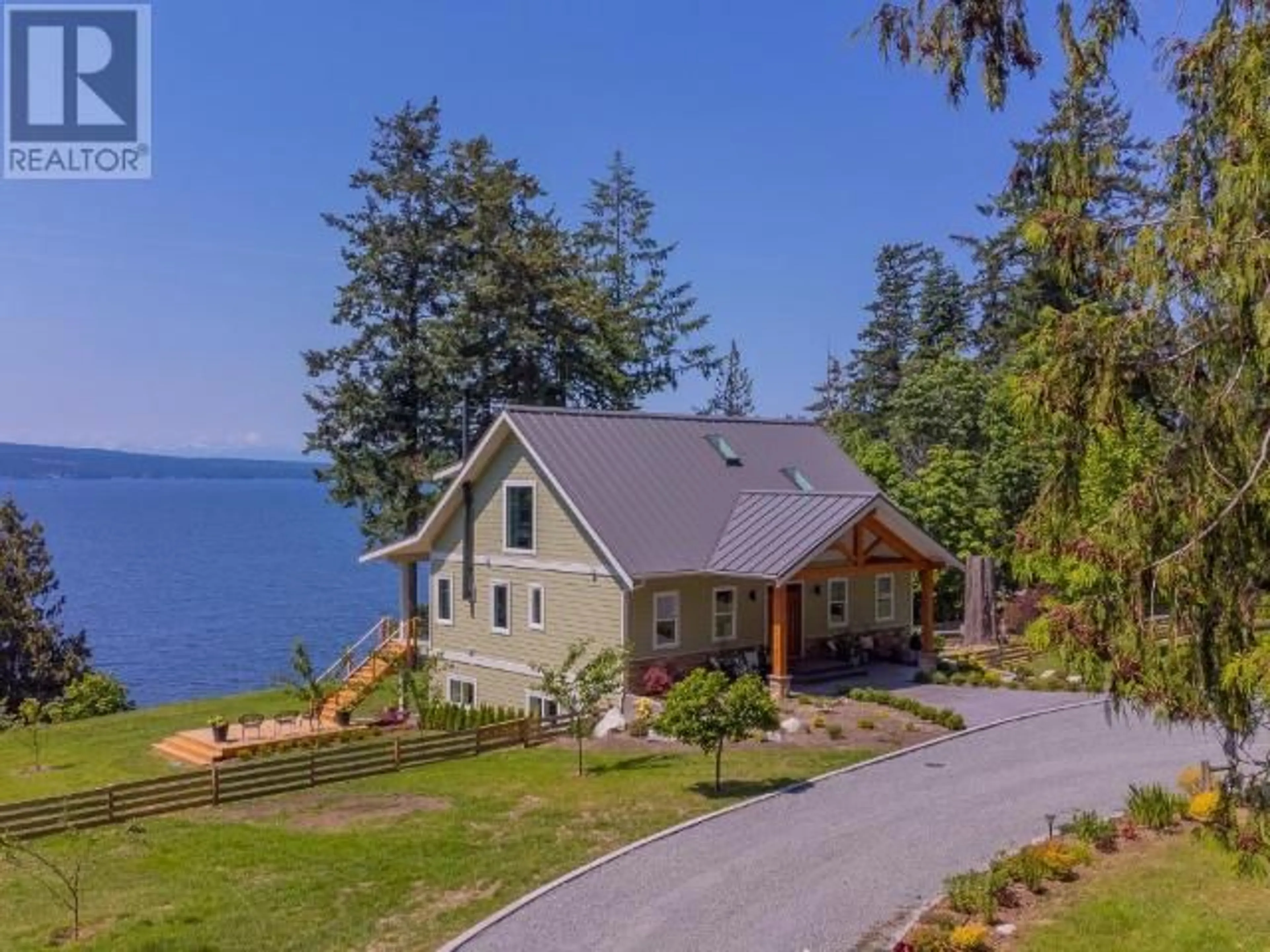 Cottage for 8447 HIGHWAY 101, Powell River British Columbia V8A0G8