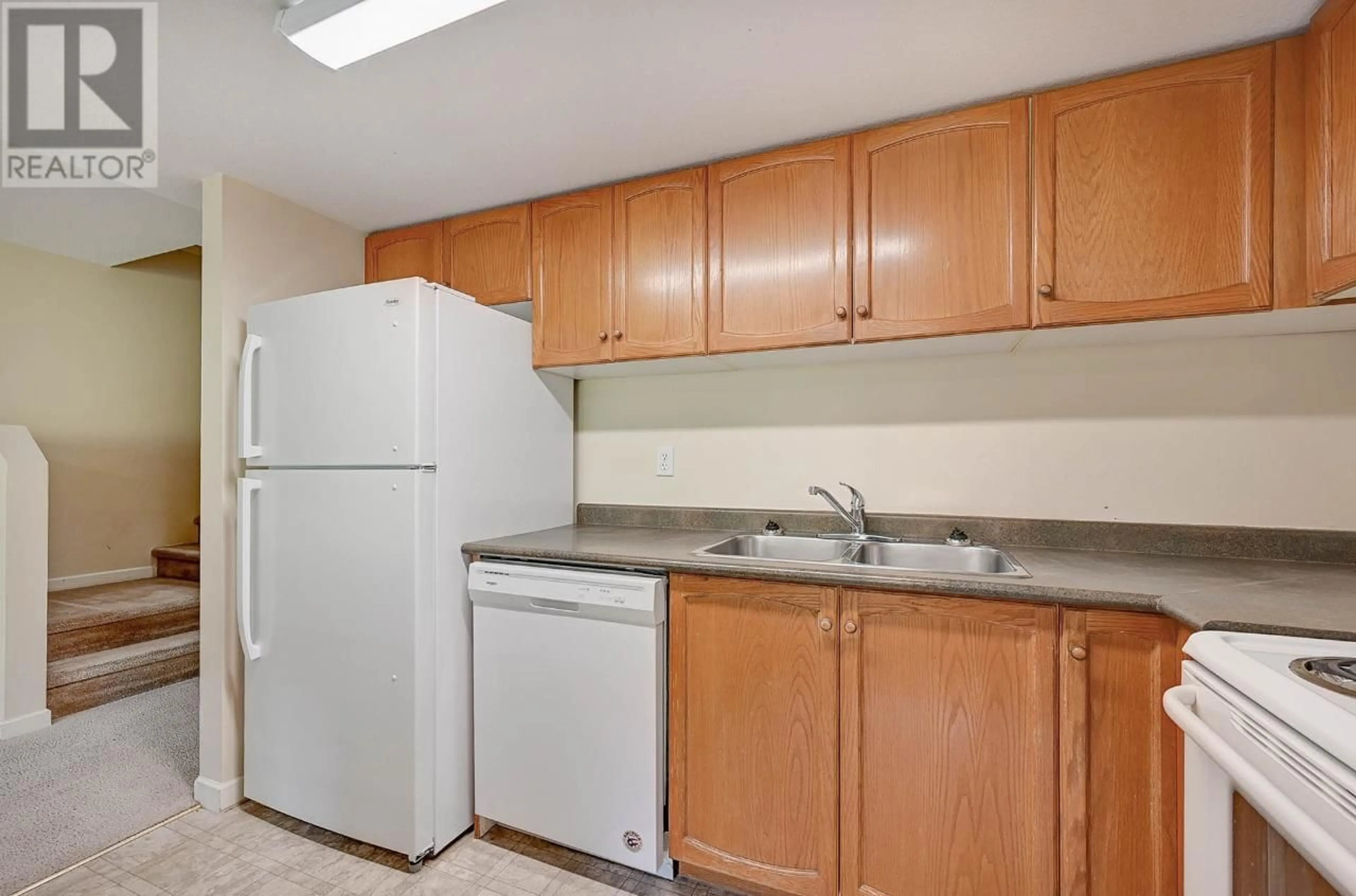 Standard kitchen for 4-2050 QU'APPELLE BLVD, Kamloops British Columbia V2E2R4