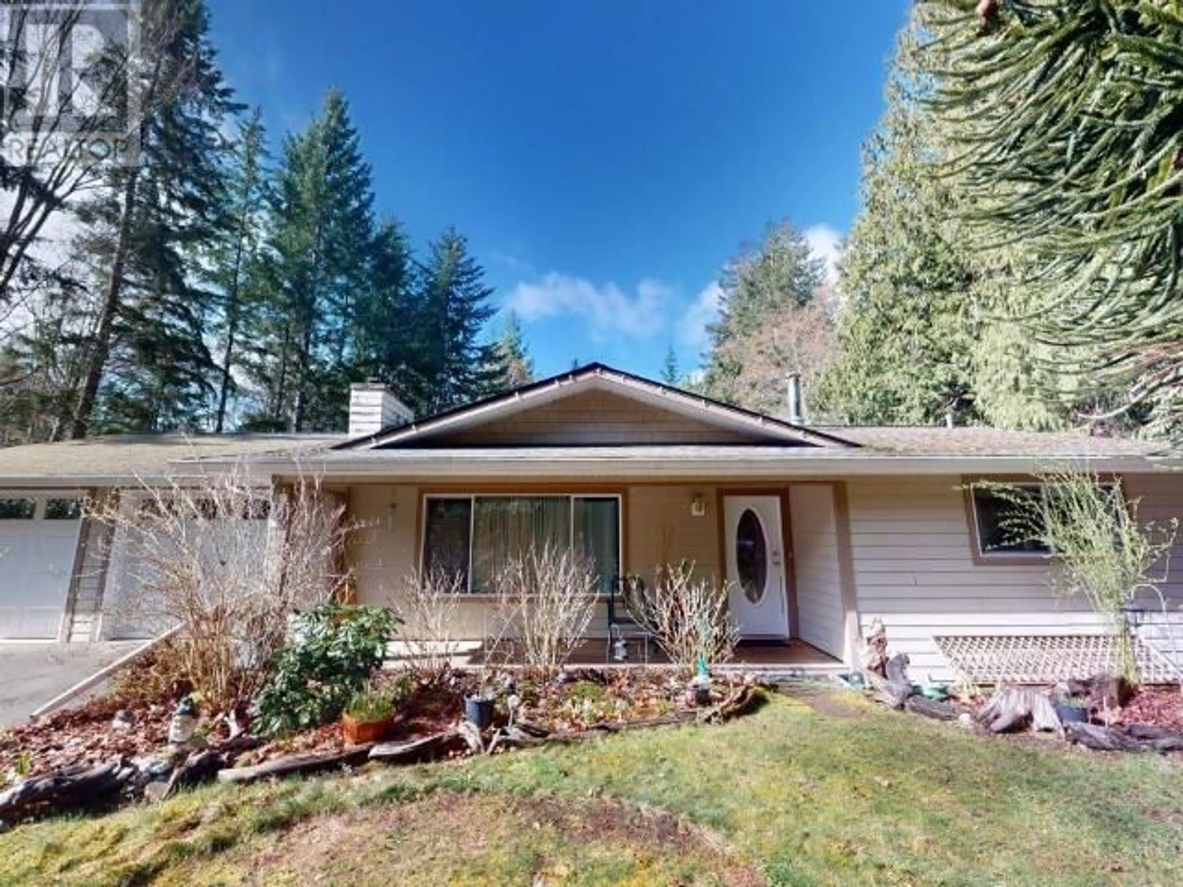 Home with vinyl exterior material for 5649 TANNER AVE, Powell River British Columbia V8A4J4