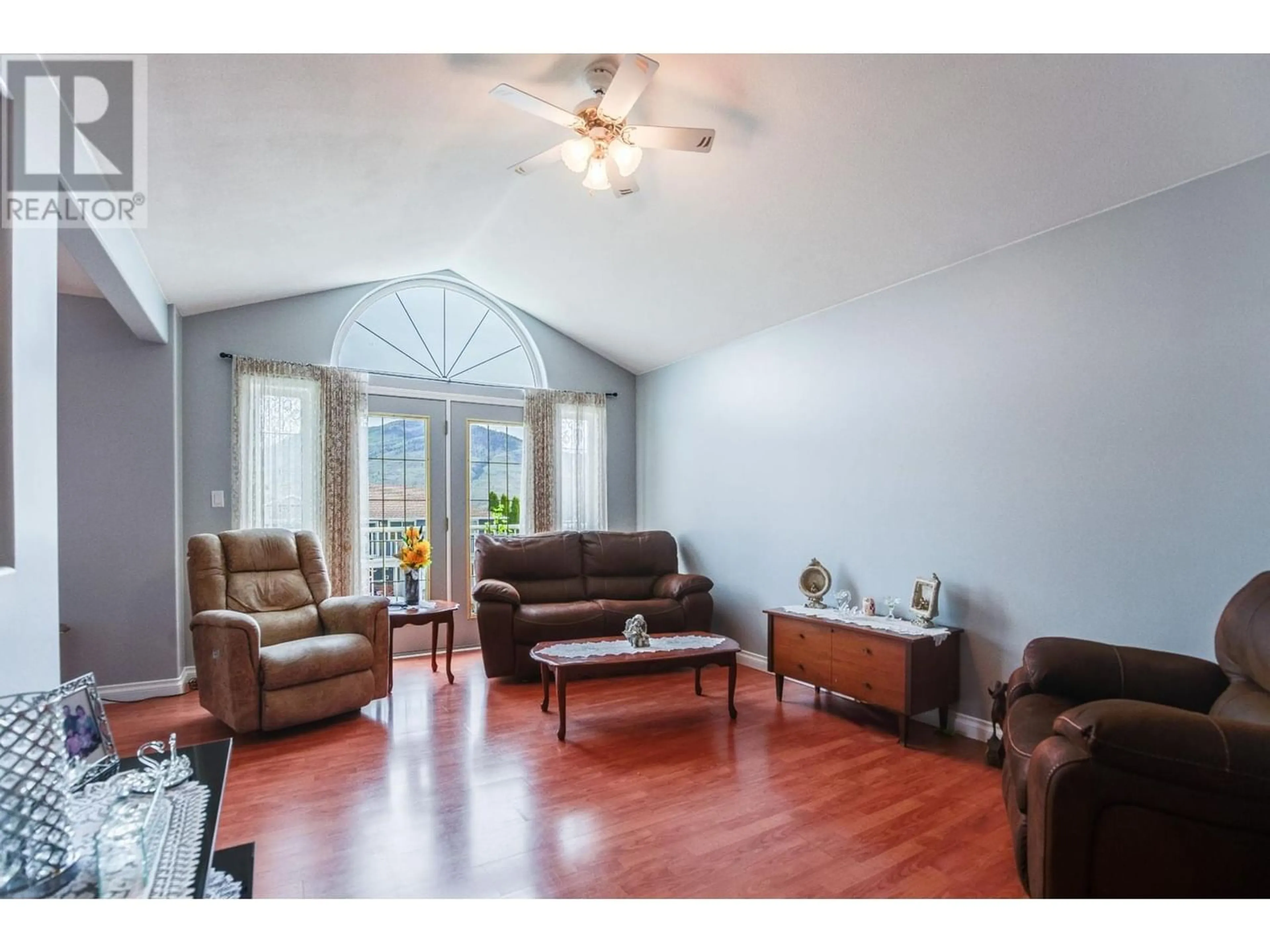 Living room for 872 LINTHORPE ROAD, Kamloops British Columbia