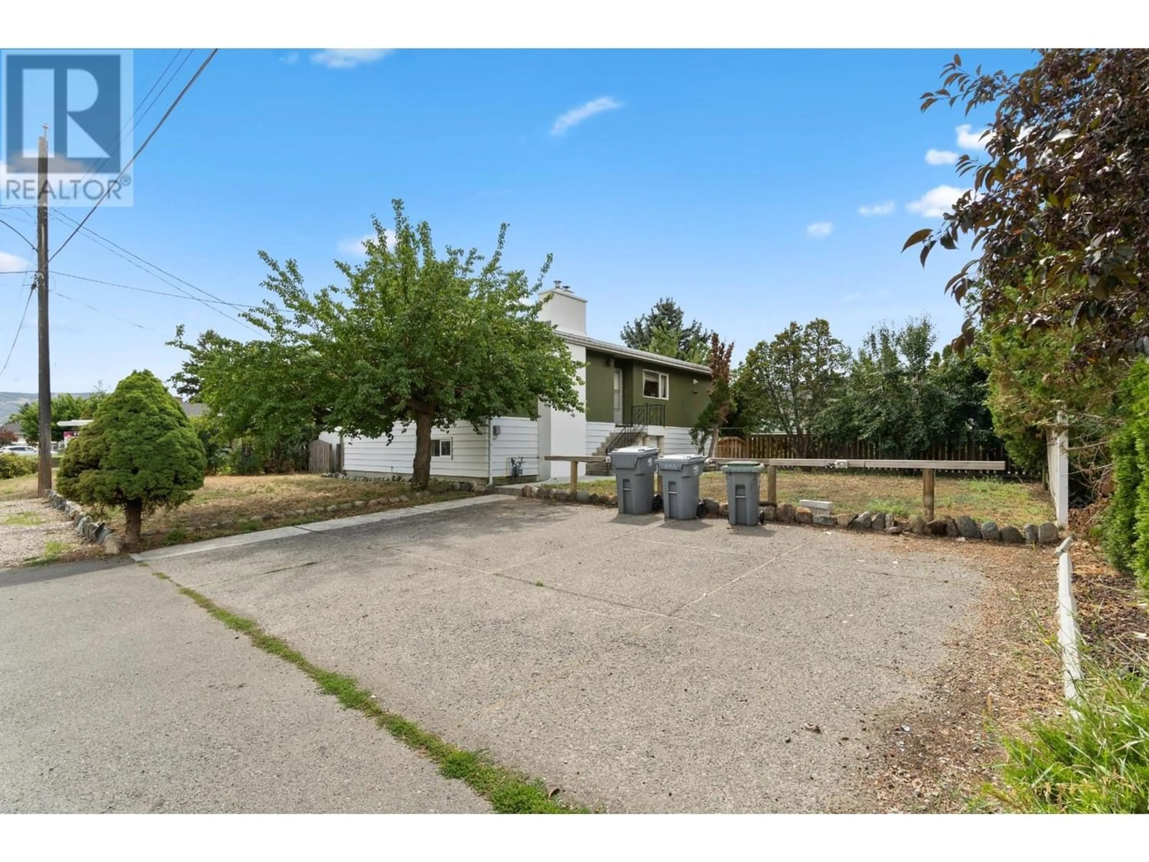 Fenced yard for 759 STEWART AVE, Kamloops British Columbia