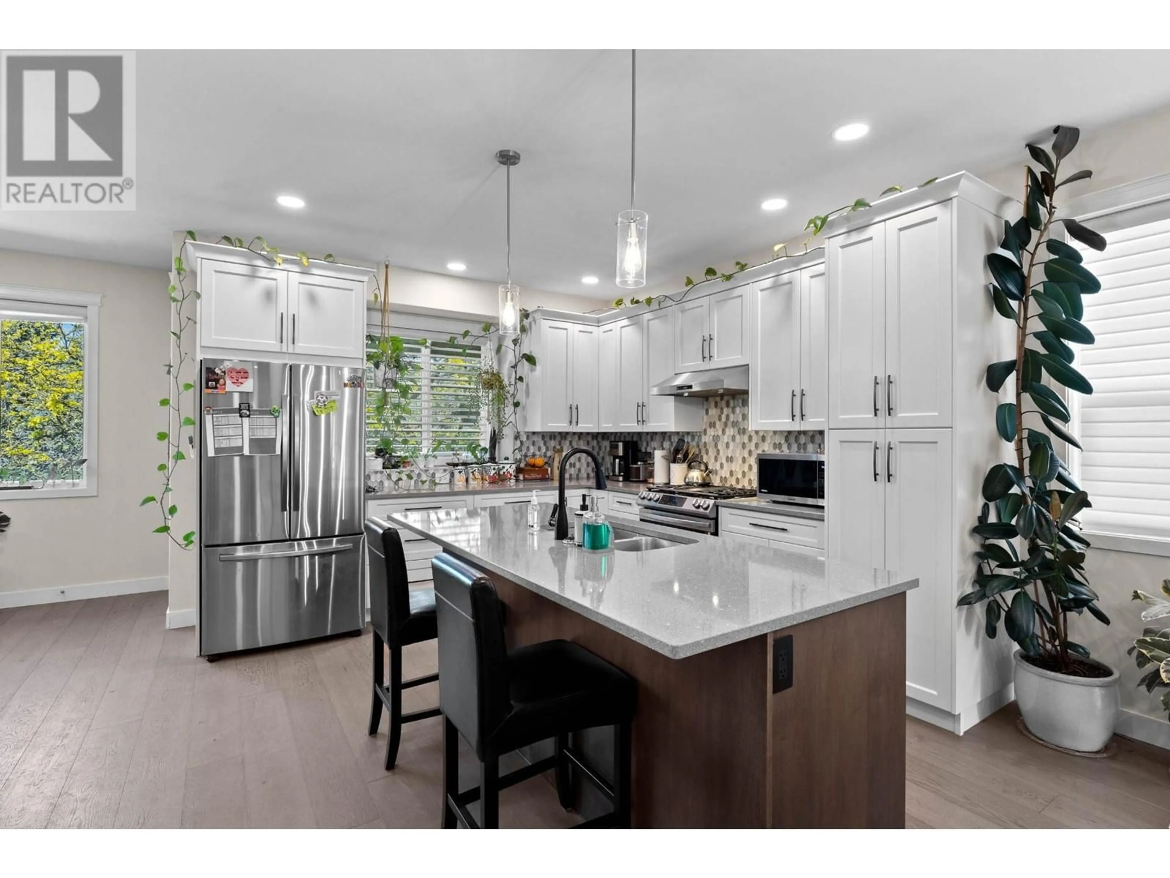 Contemporary kitchen for 113-2575 ELSTON DRIVE, Kamloops British Columbia