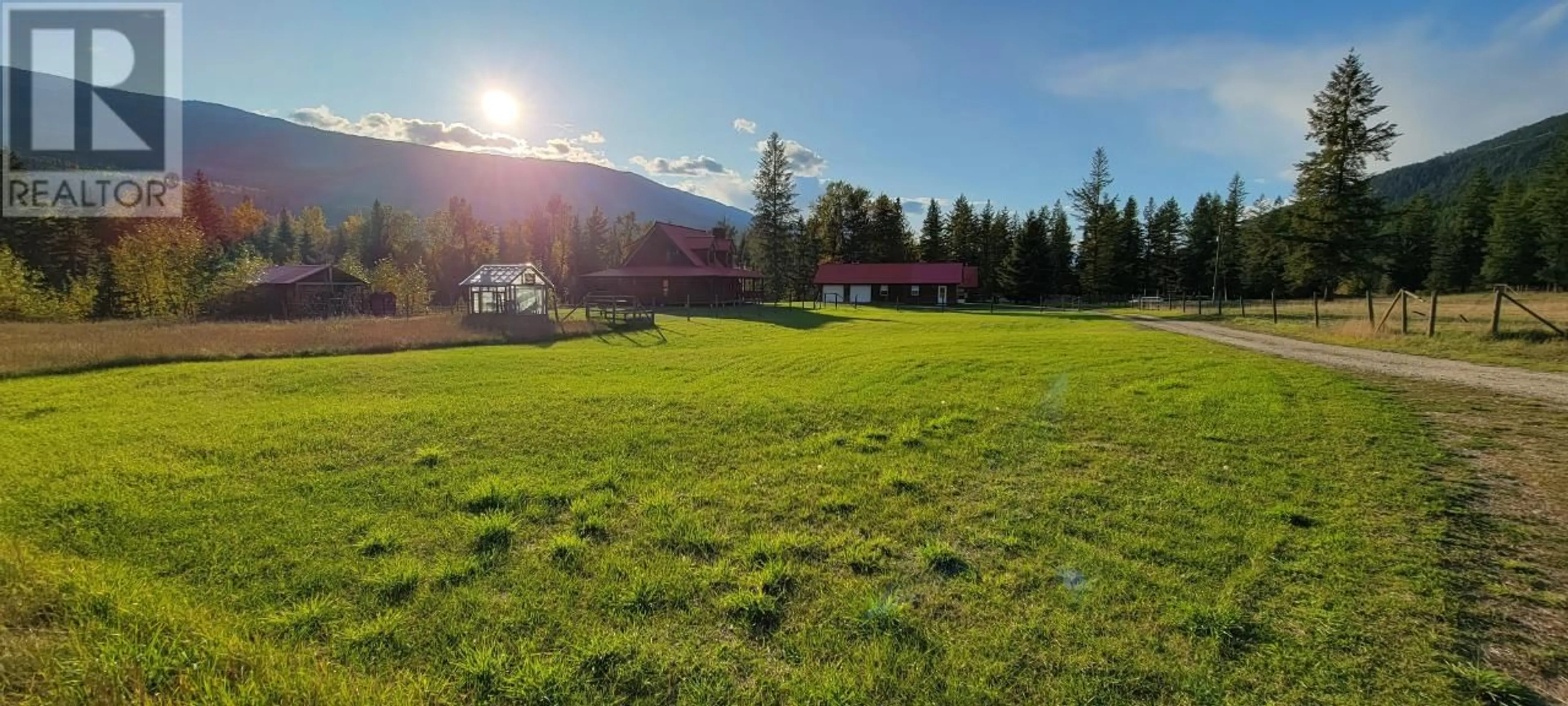 Outside view for 2200 YELLOWHEAD HIGHWAY S, Clearwater British Columbia