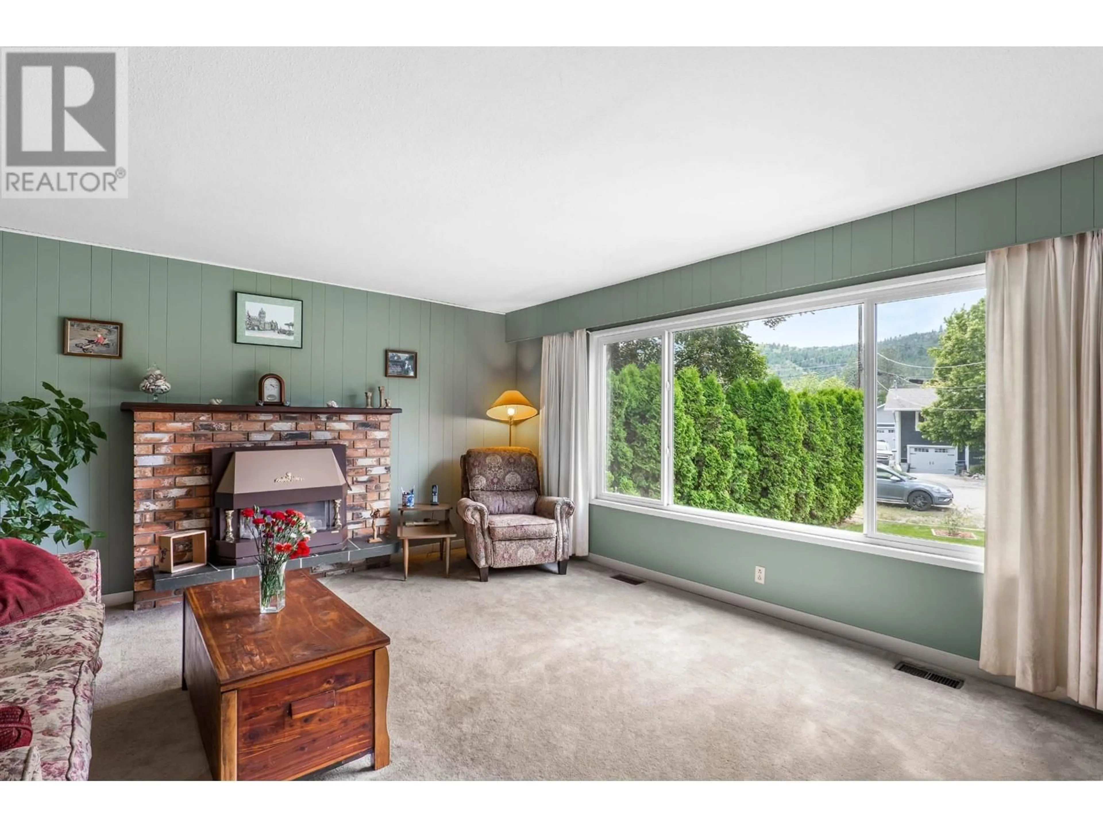 Living room for 4882 KATHLEEN PLACE, Kamloops British Columbia V2H1M1