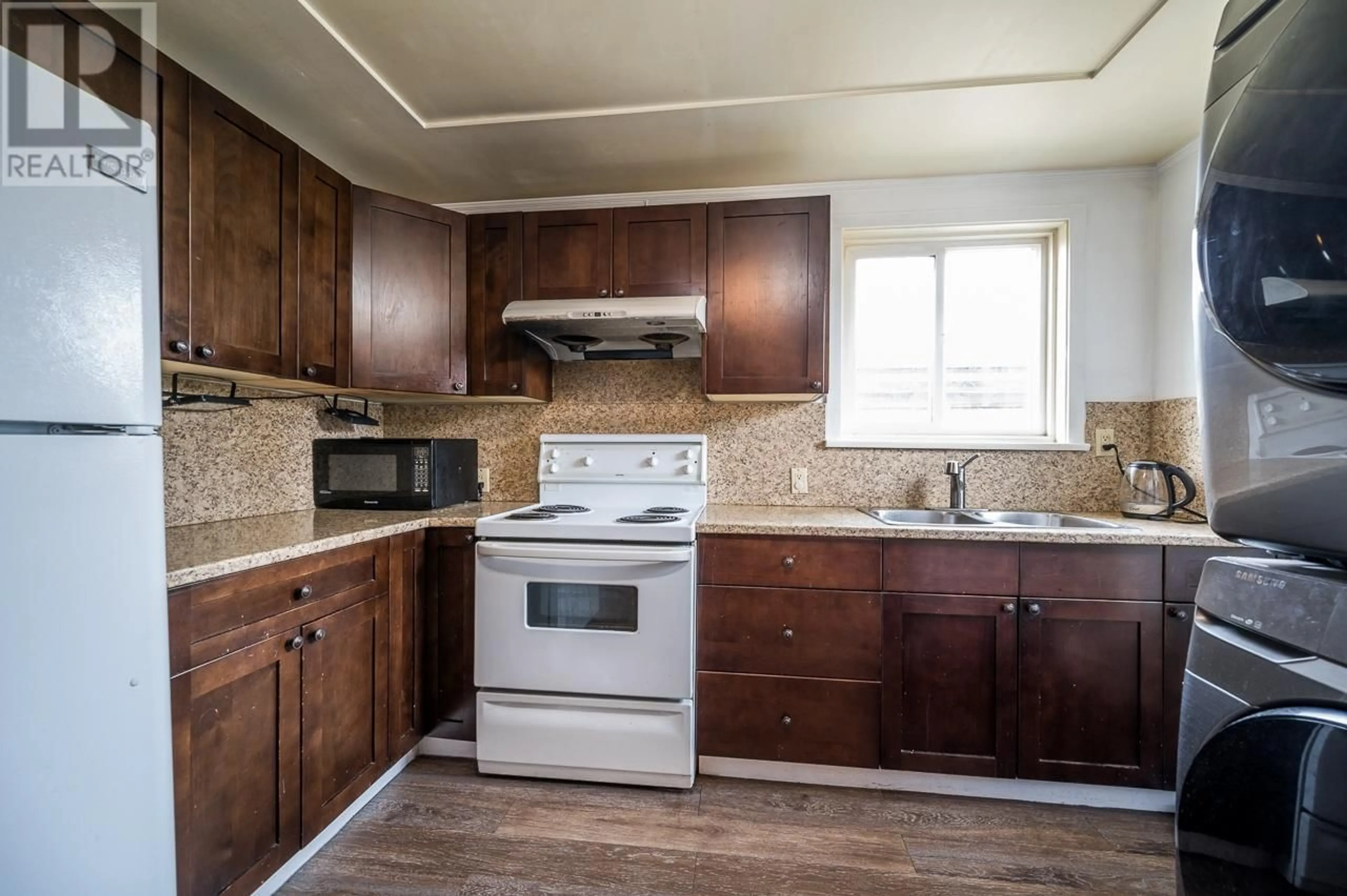 Standard kitchen, wood floors, cottage for 342/344 FORTUNE Drive, Kamloops British Columbia V2B2J1