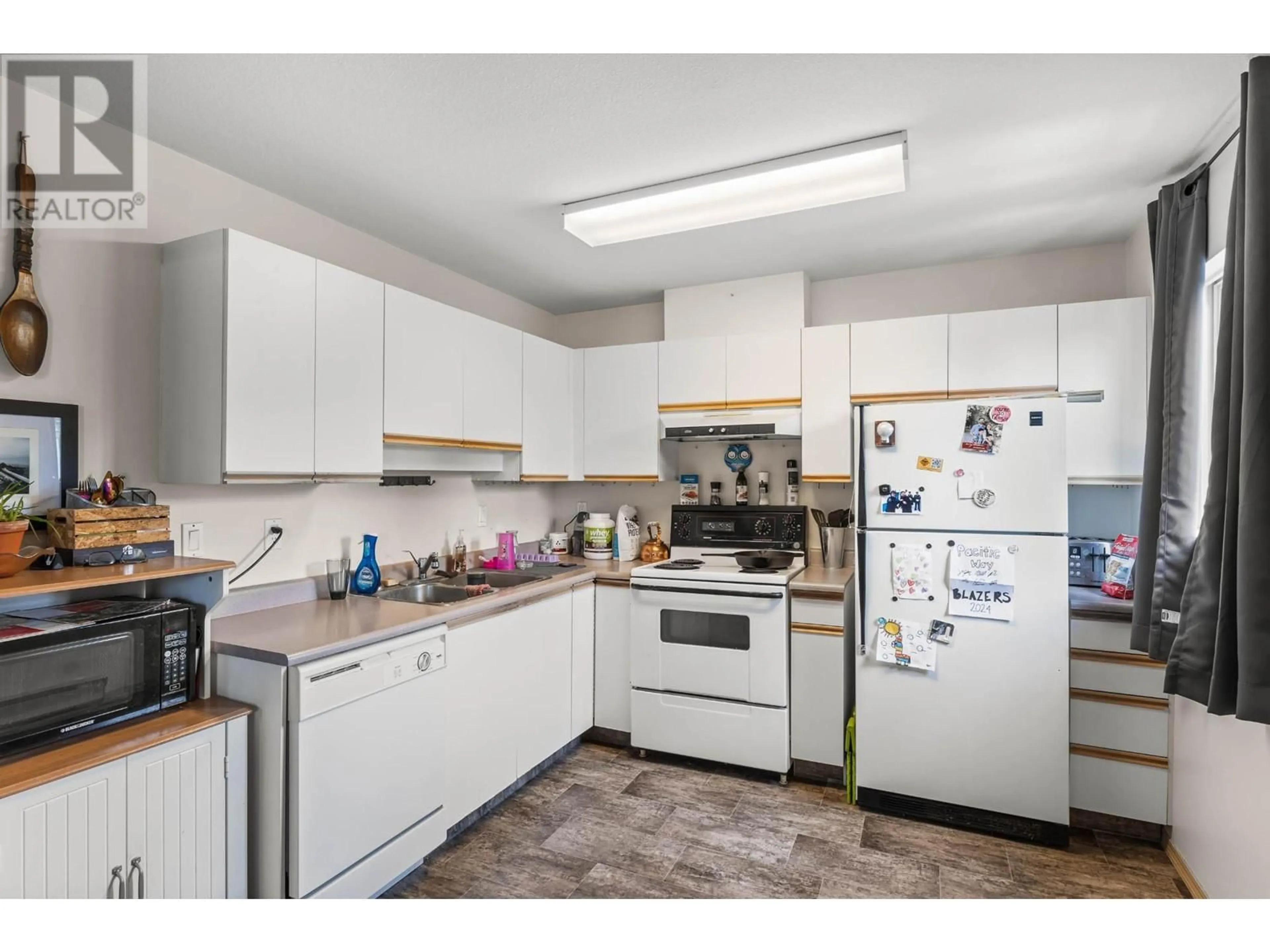 Standard kitchen for 301-2025 PACIFIC WAY, Kamloops British Columbia V1S1V2