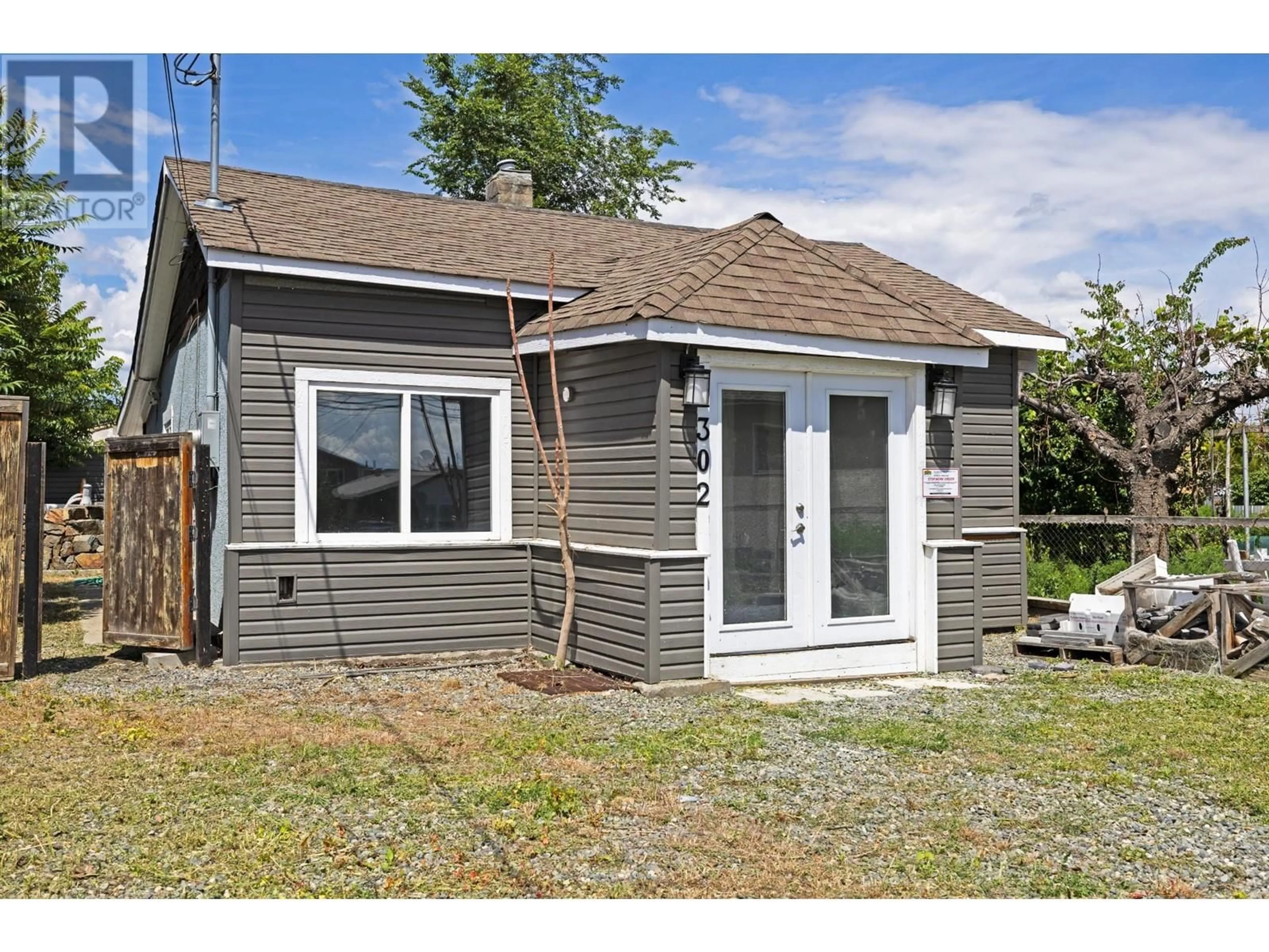 Frontside or backside of a home for 302 POPLAR STREET, Kamloops British Columbia V2B4B8