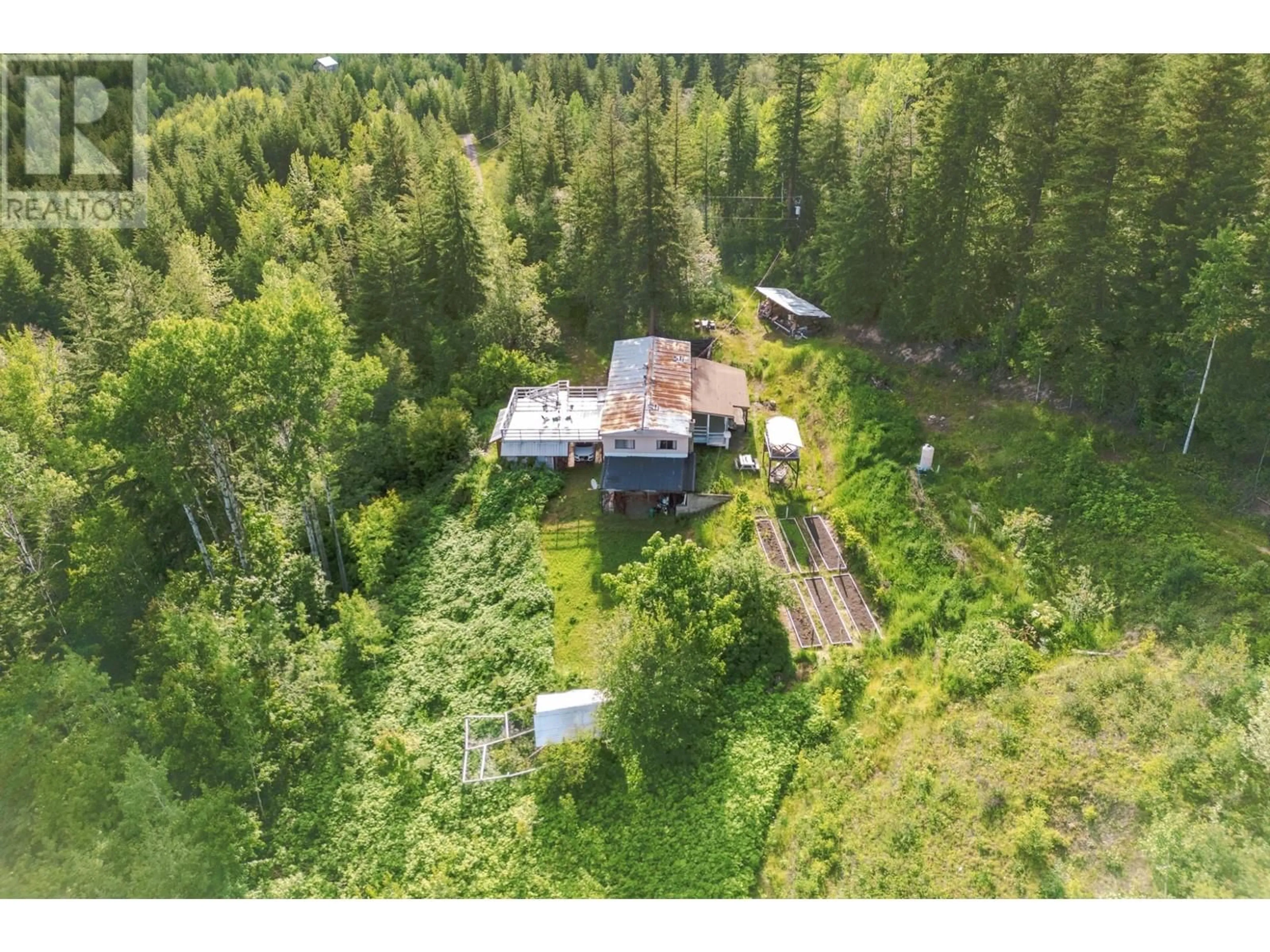 Cottage for 708 CANDLE CREEK RD, Clearwater British Columbia V0E1N1