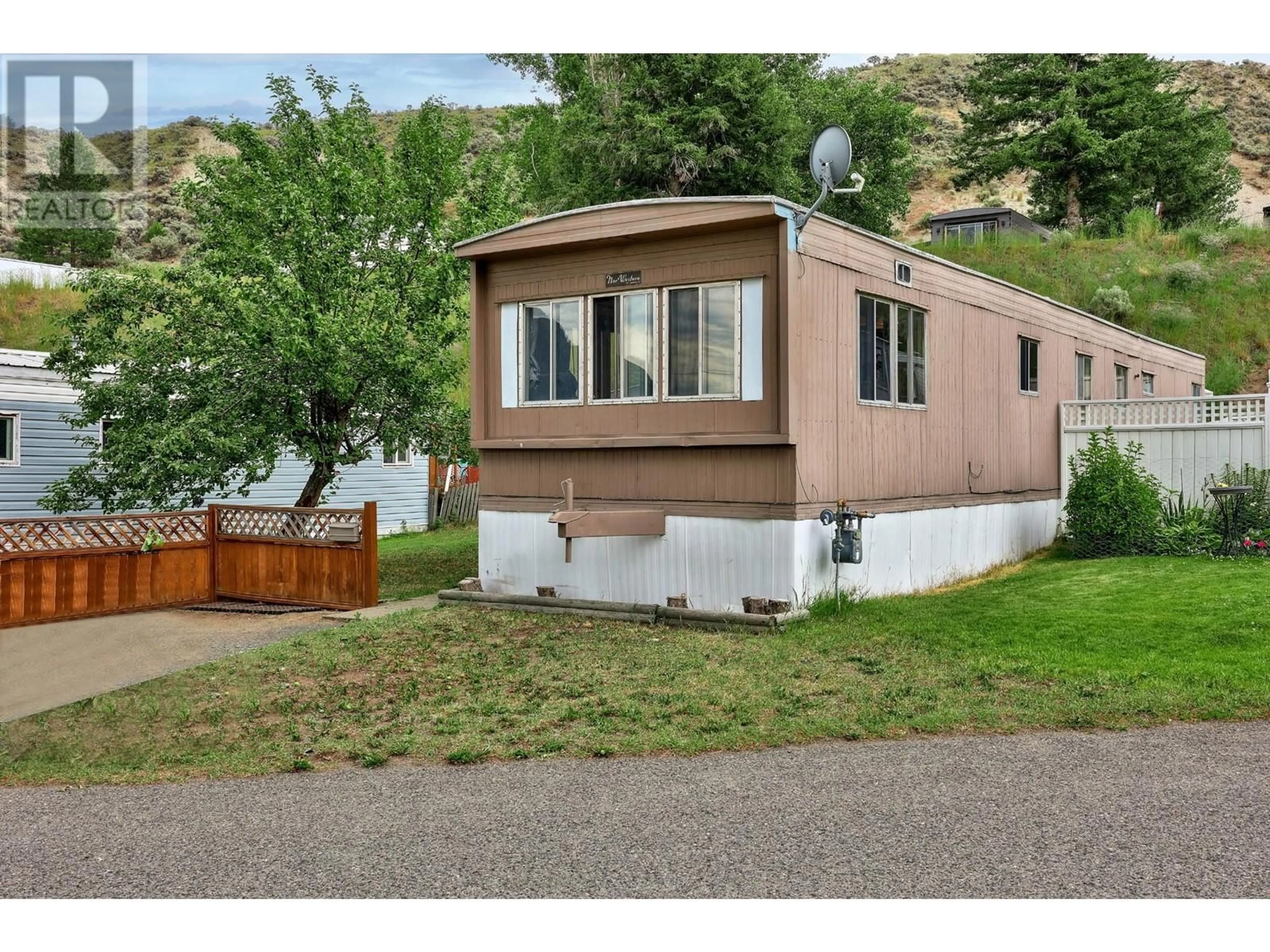 Home with vinyl exterior material for 42-1175 ROSE HILL ROAD, Kamloops British Columbia V2E1G9