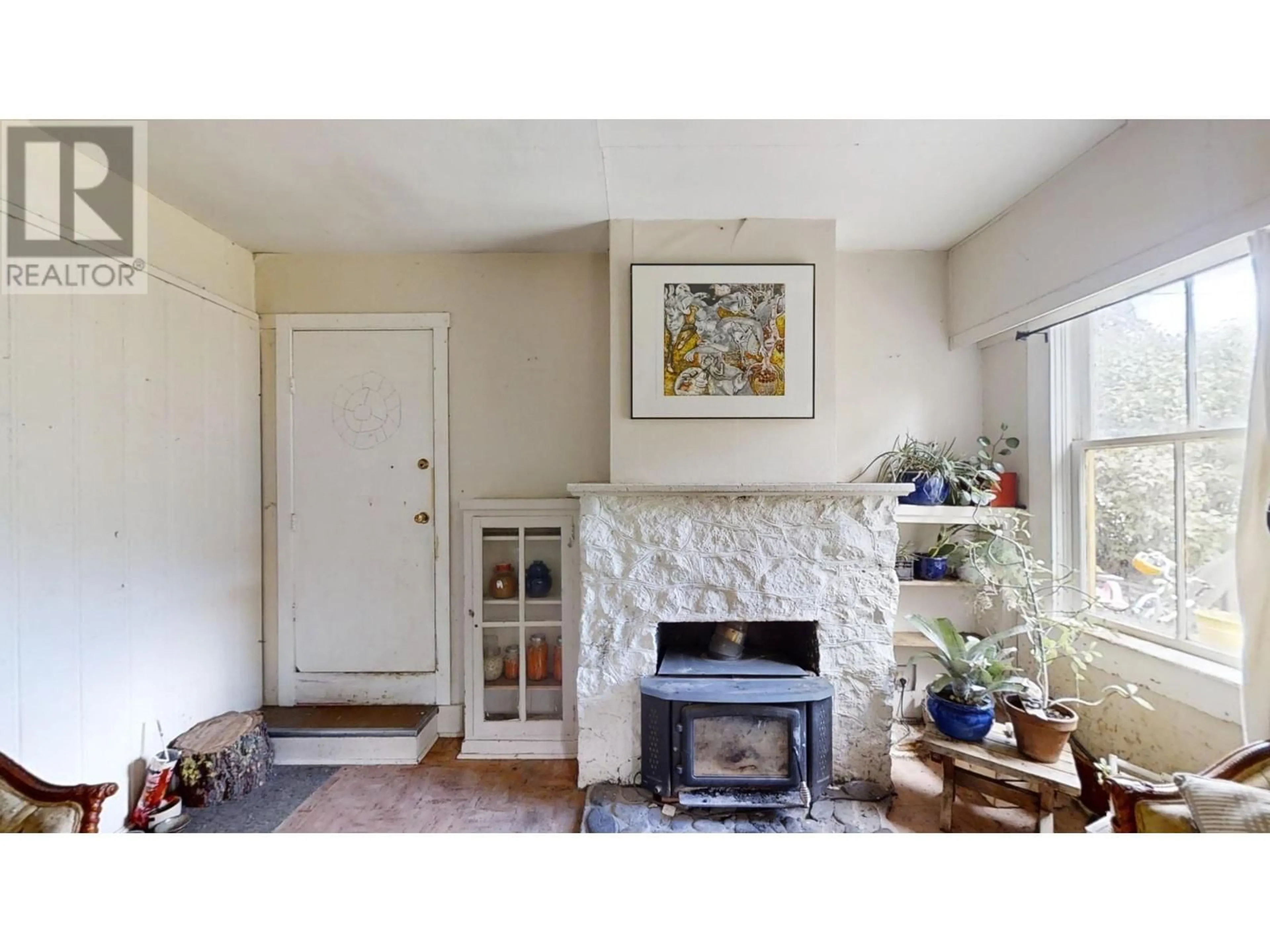 Living room with furniture, unknown for 632 MAIN STREET, Lillooet British Columbia V0K1V0