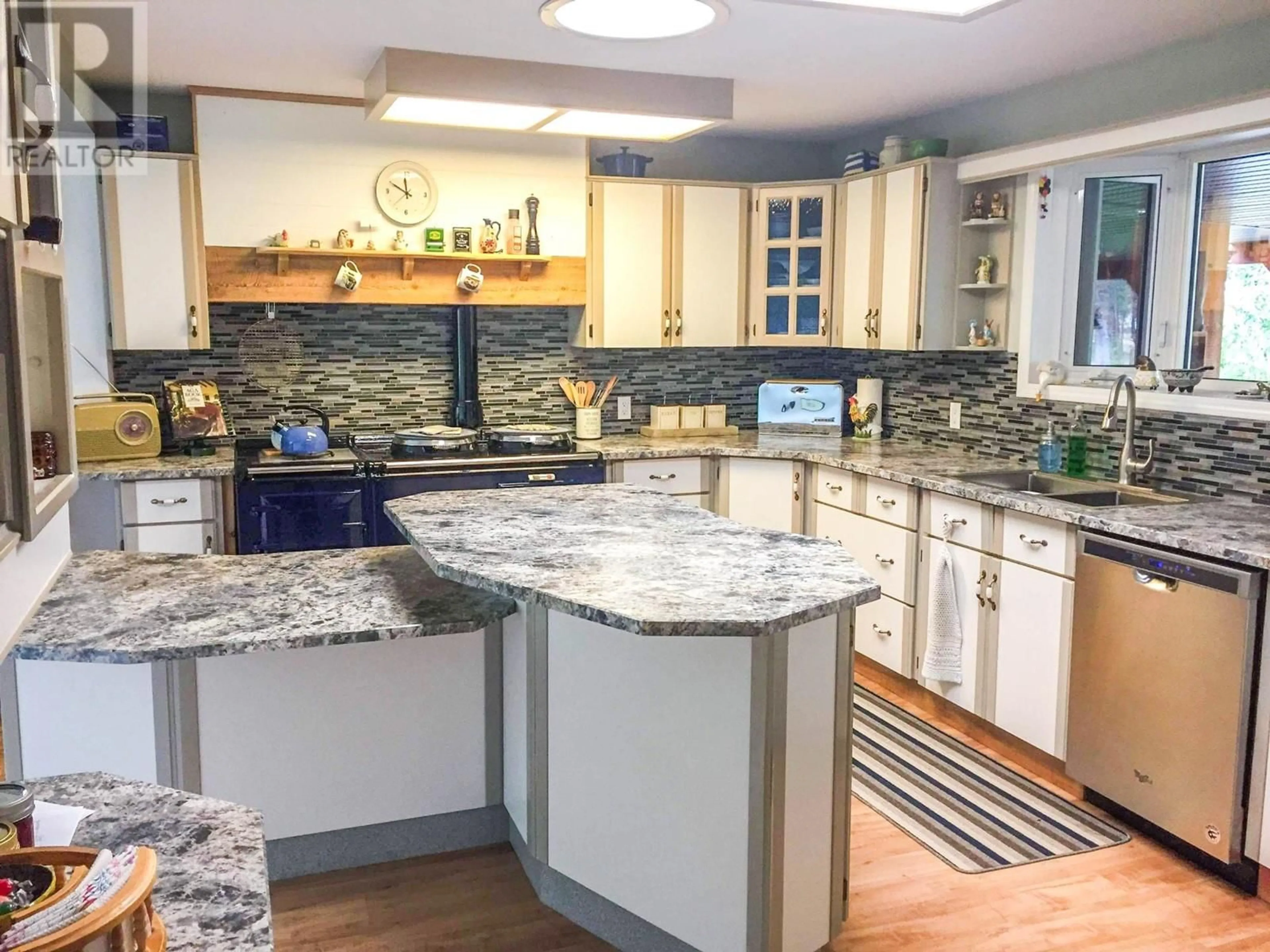 Open concept kitchen for 2515 ABERDEEN Road, Merritt British Columbia V0K1Y0