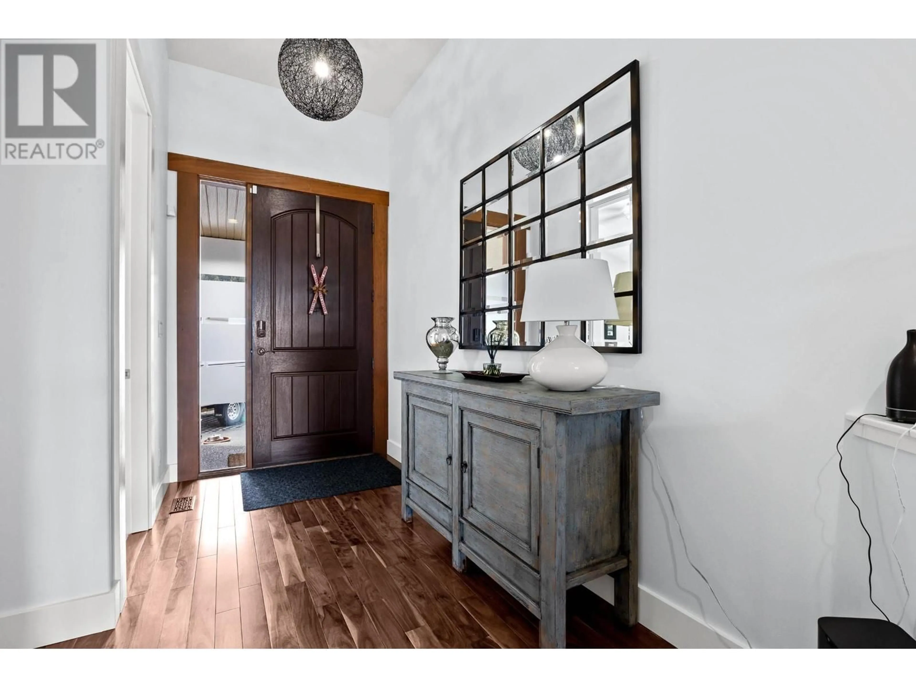 Indoor entryway for 1831 PRIMROSE CRES, Kamloops British Columbia