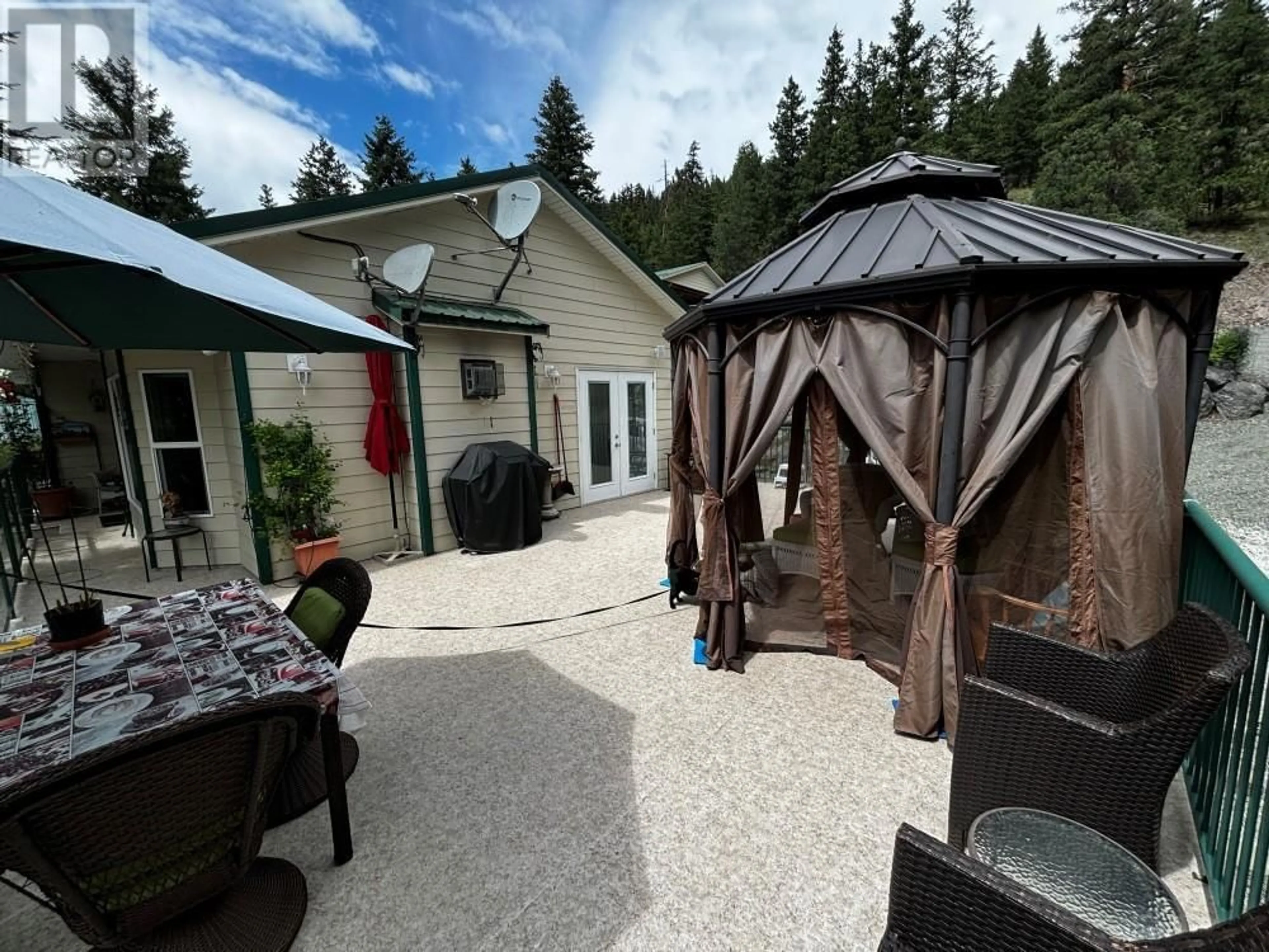 Patio, unknown for 2297 LOON LAKE ROAD, Loon Lake British Columbia V0K1H0