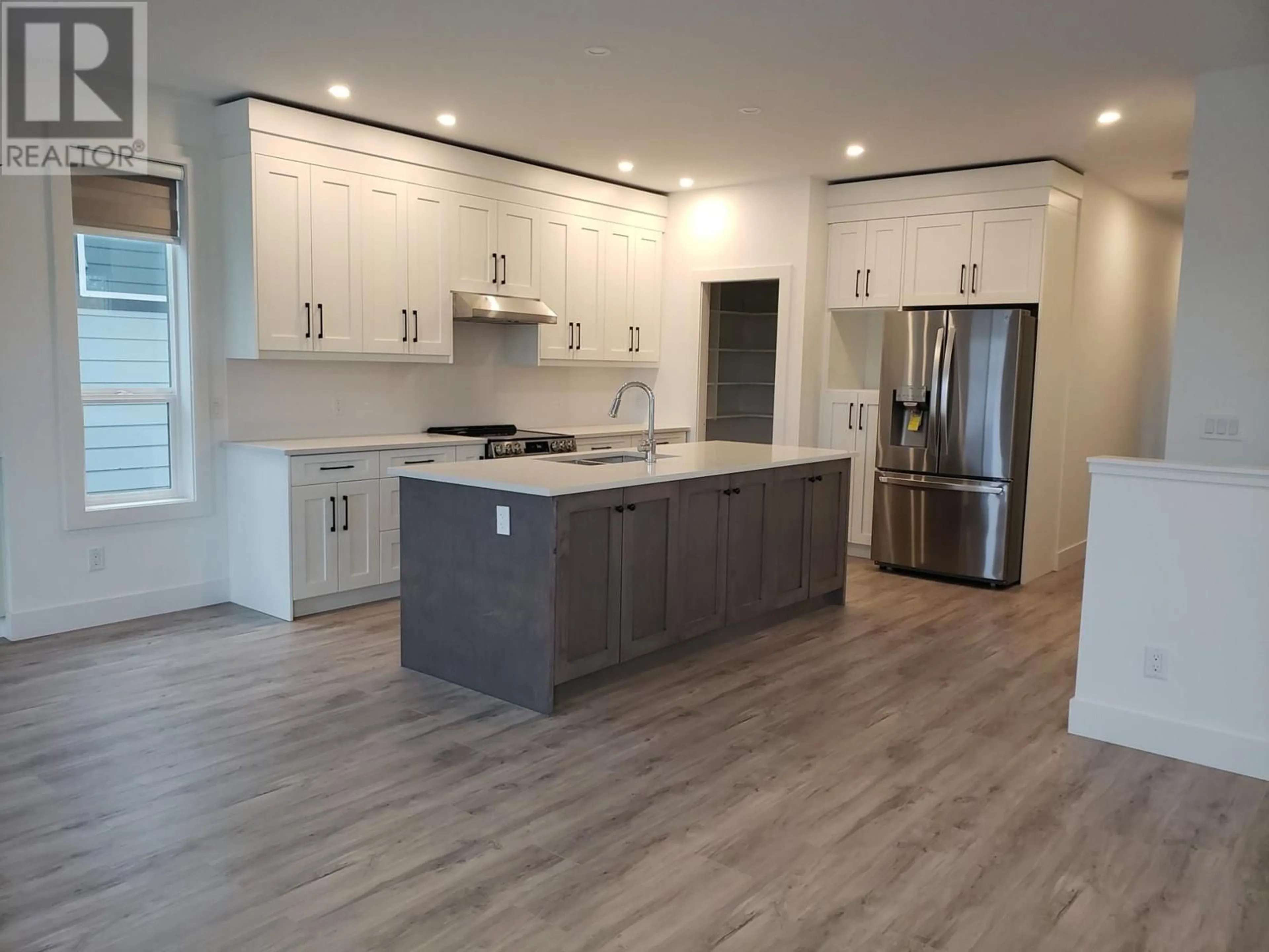 Contemporary kitchen for 808 CRESTLINE STREET, Kamloops British Columbia V2B5X3