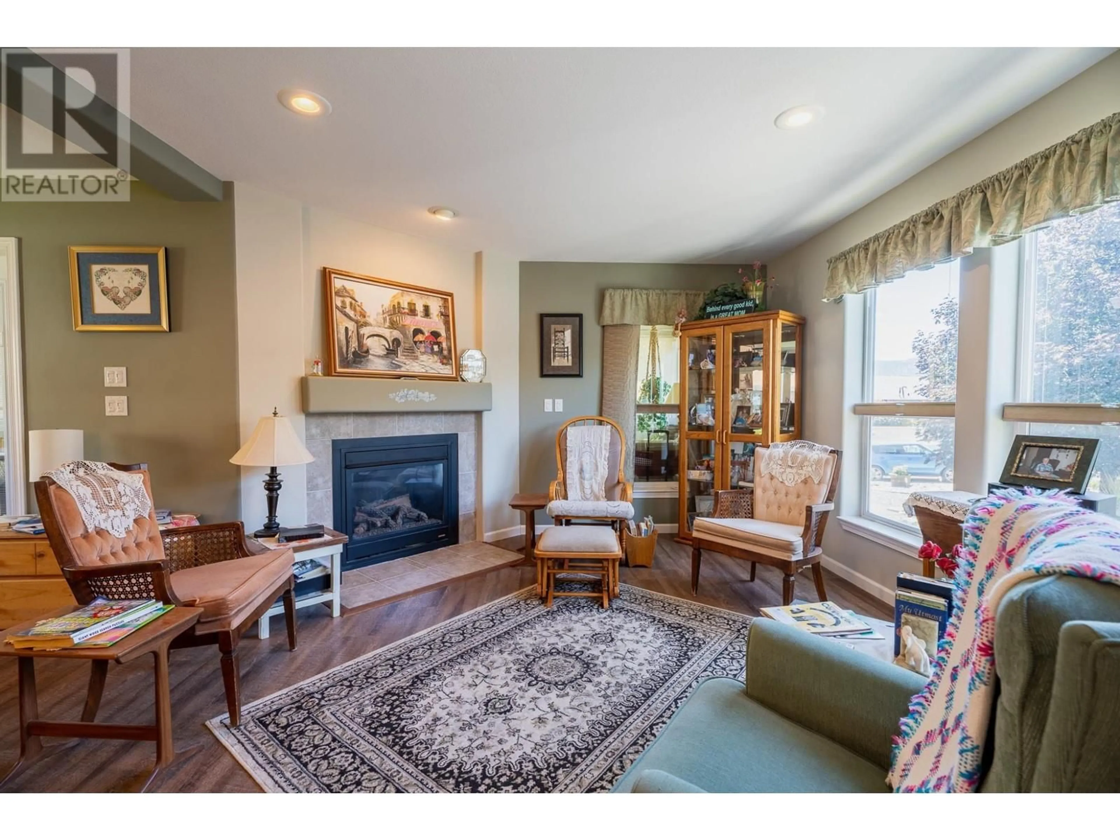 Living room, wood floors for 1030 RICARDO Road Unit# 3, Kamloops British Columbia V2H1T7