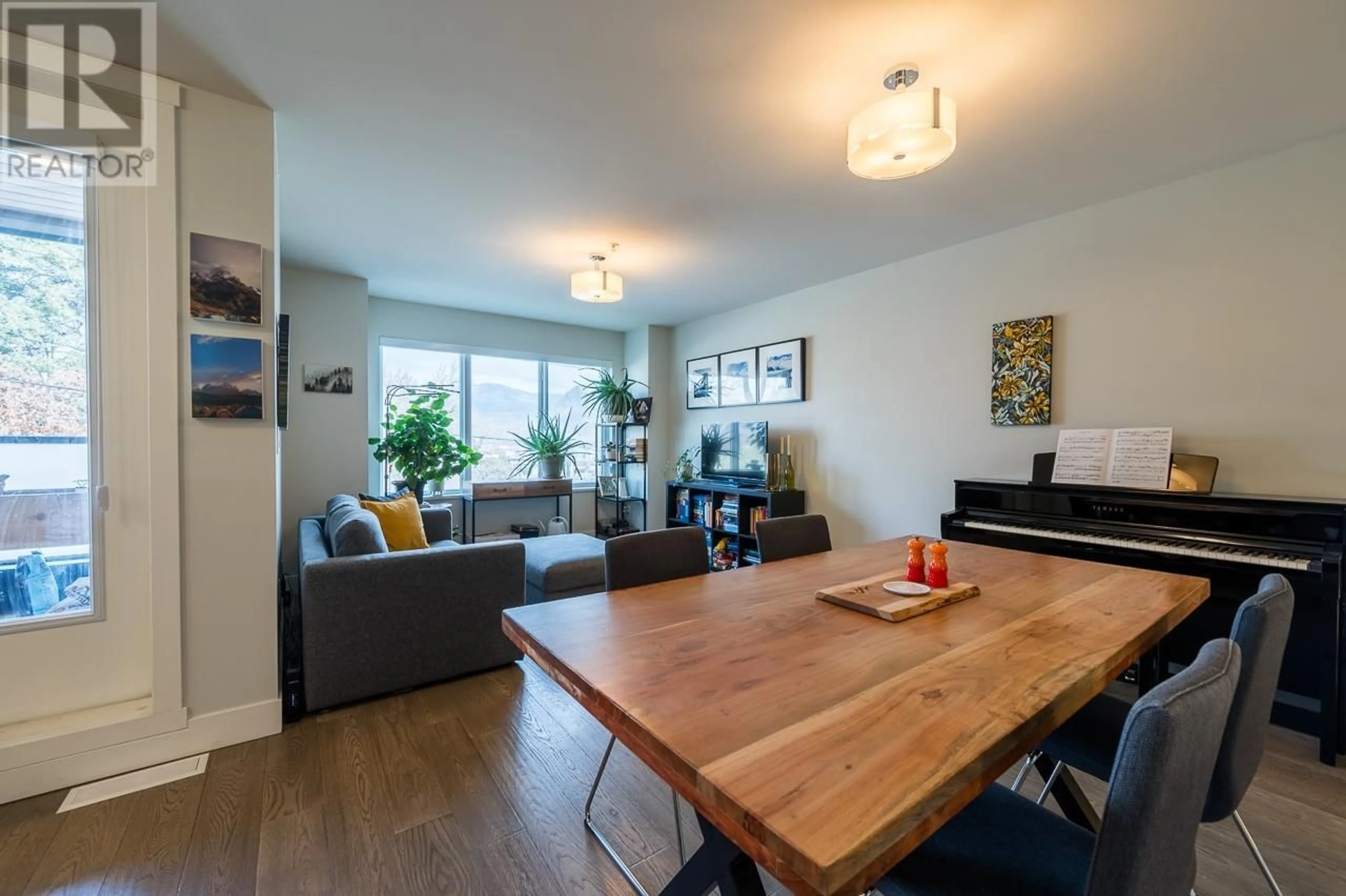 Living room for 102-227 BATTLE STREET W, Kamloops British Columbia V2C2L3