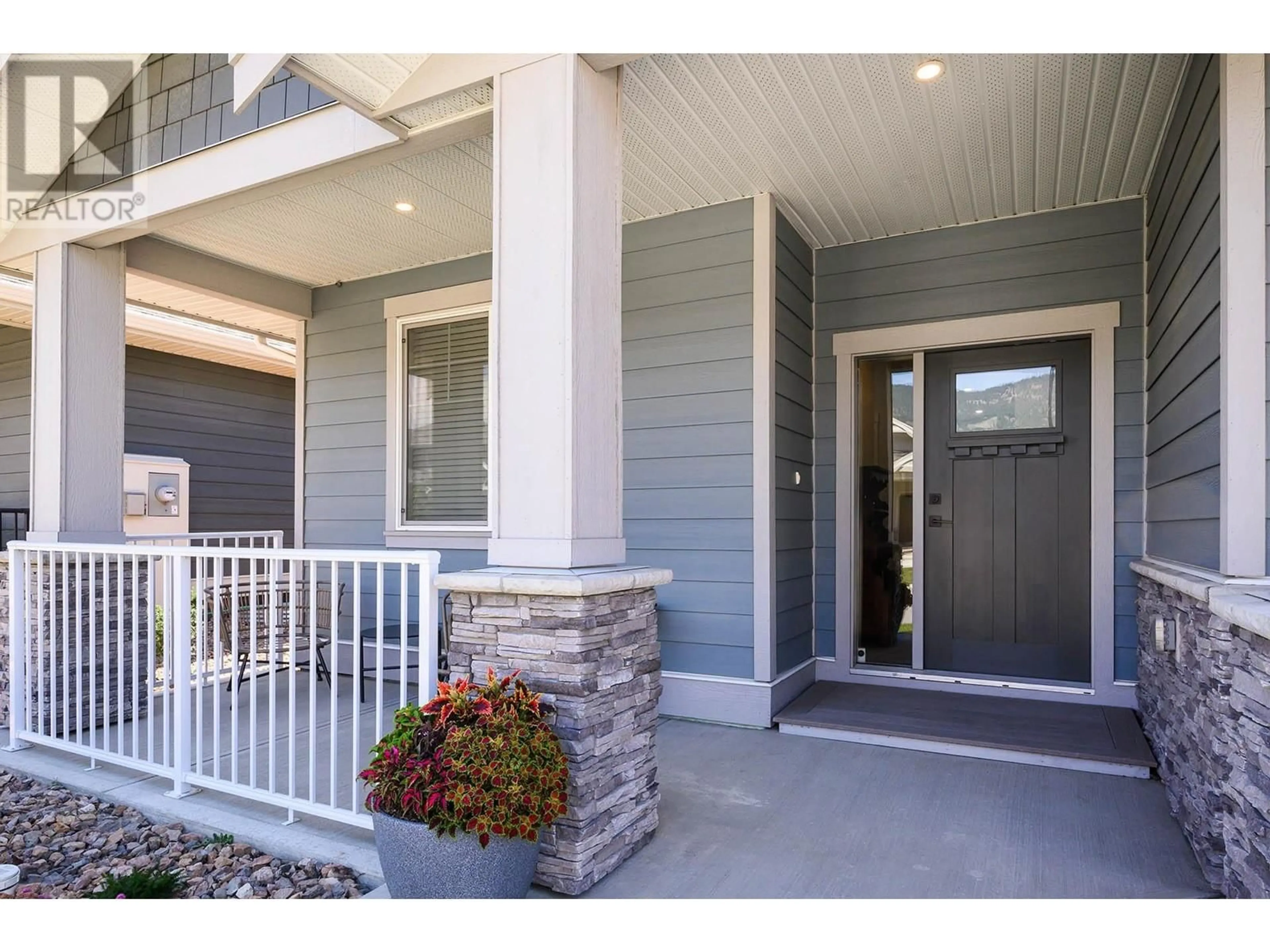 Indoor entryway for 155-200 GRAND BOULEVARD, Kamloops British Columbia