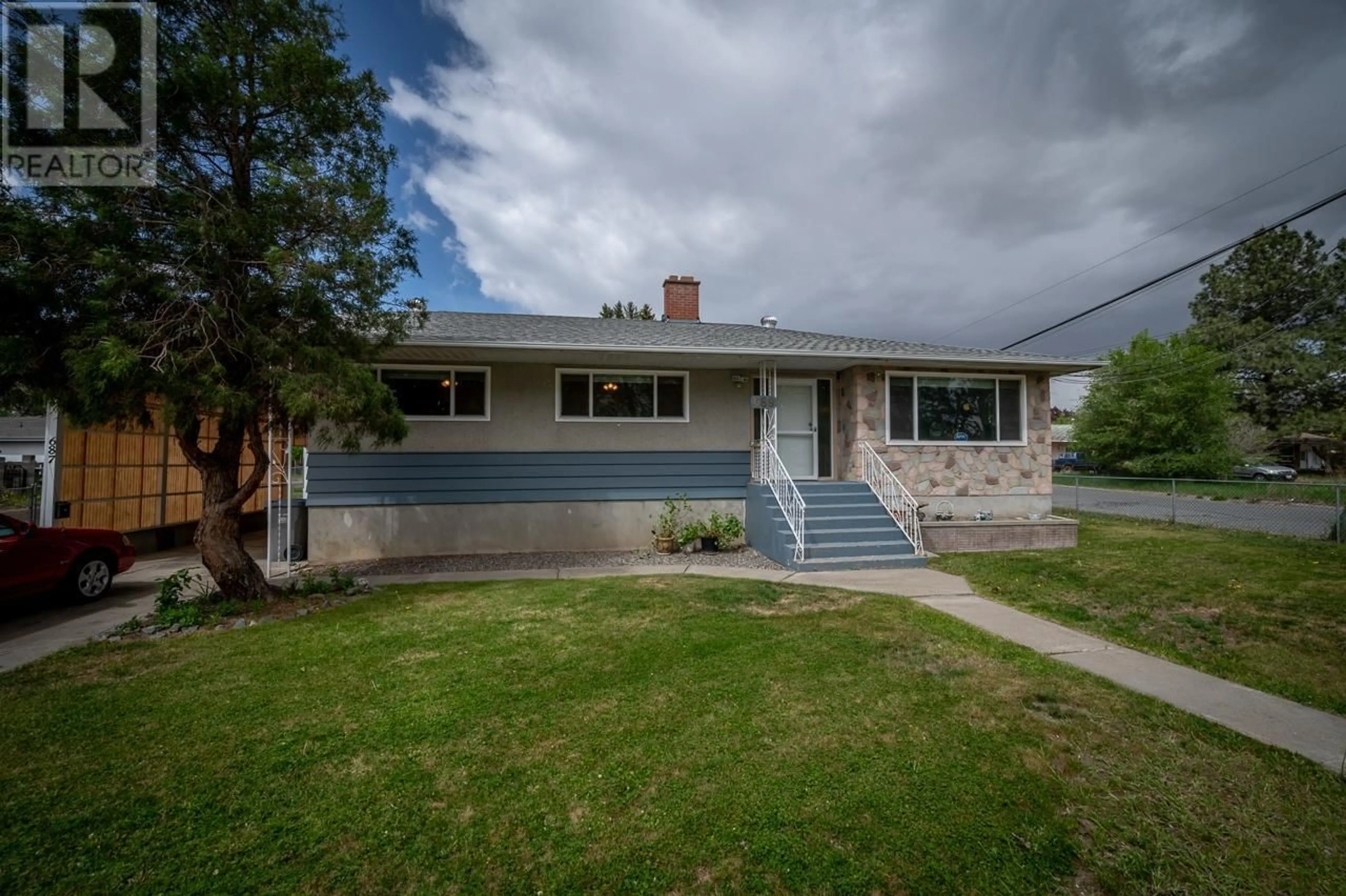 Outside view for 689 SCHUBERT DRIVE, Kamloops British Columbia V2B2G1