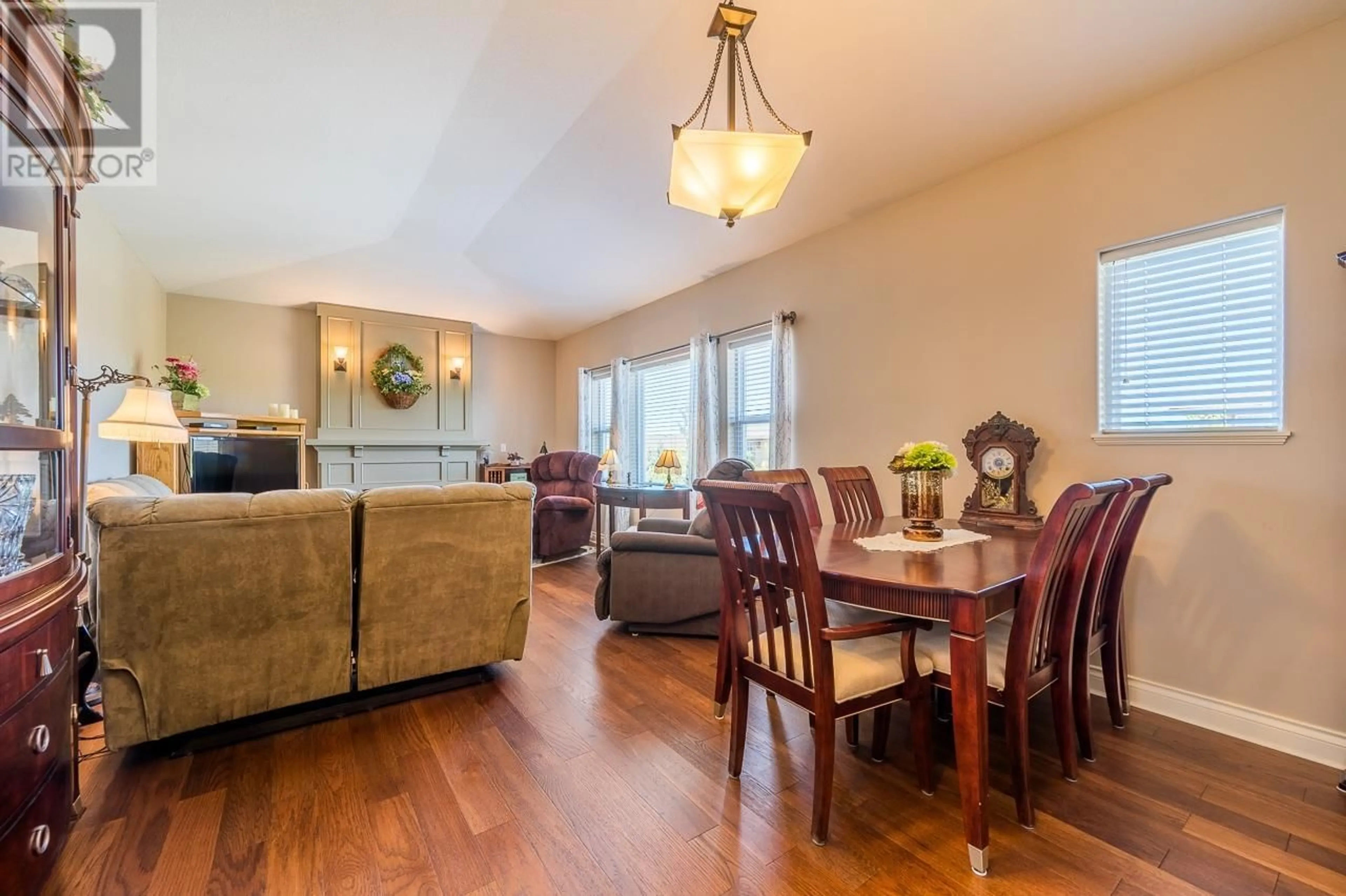 Dining room for 29-1055 ABERDEEN DRIVE, Kamloops British Columbia V1S2A7