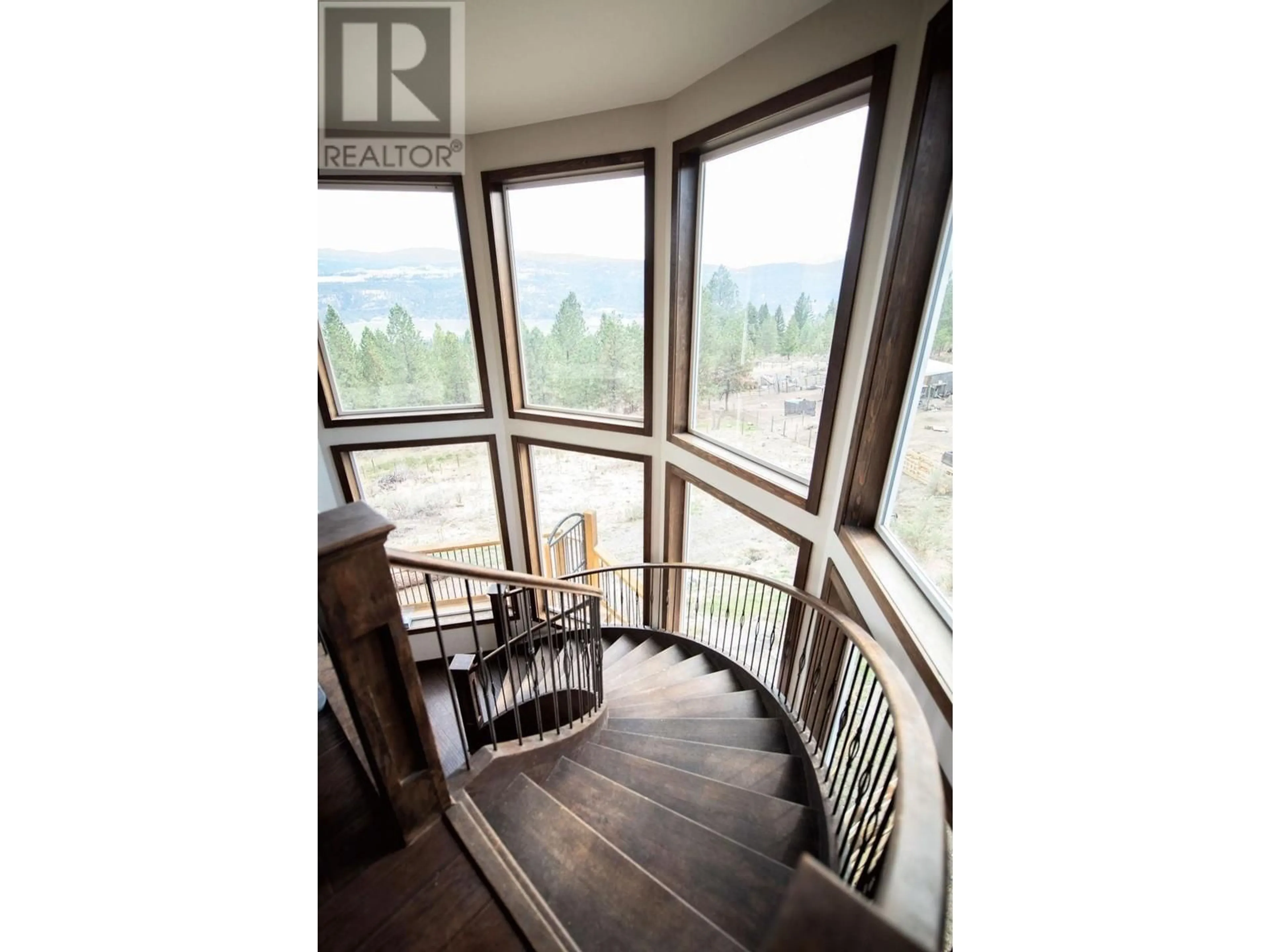 Stairs for 4377 SHUSWAP ROAD, Kamloops British Columbia V2H1S8