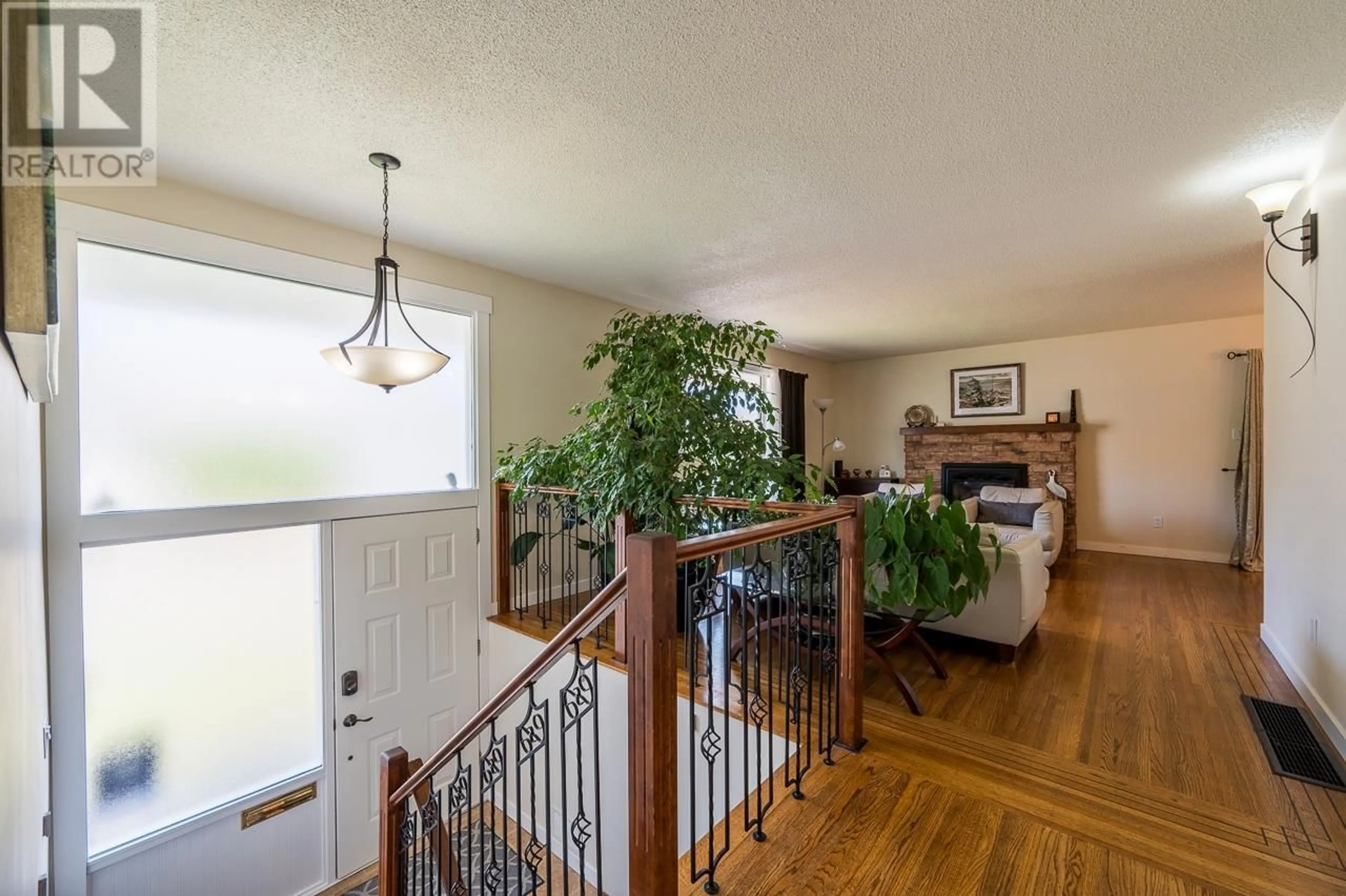 Indoor foyer for 1937 CARDINAL DRIVE, Kamloops British Columbia