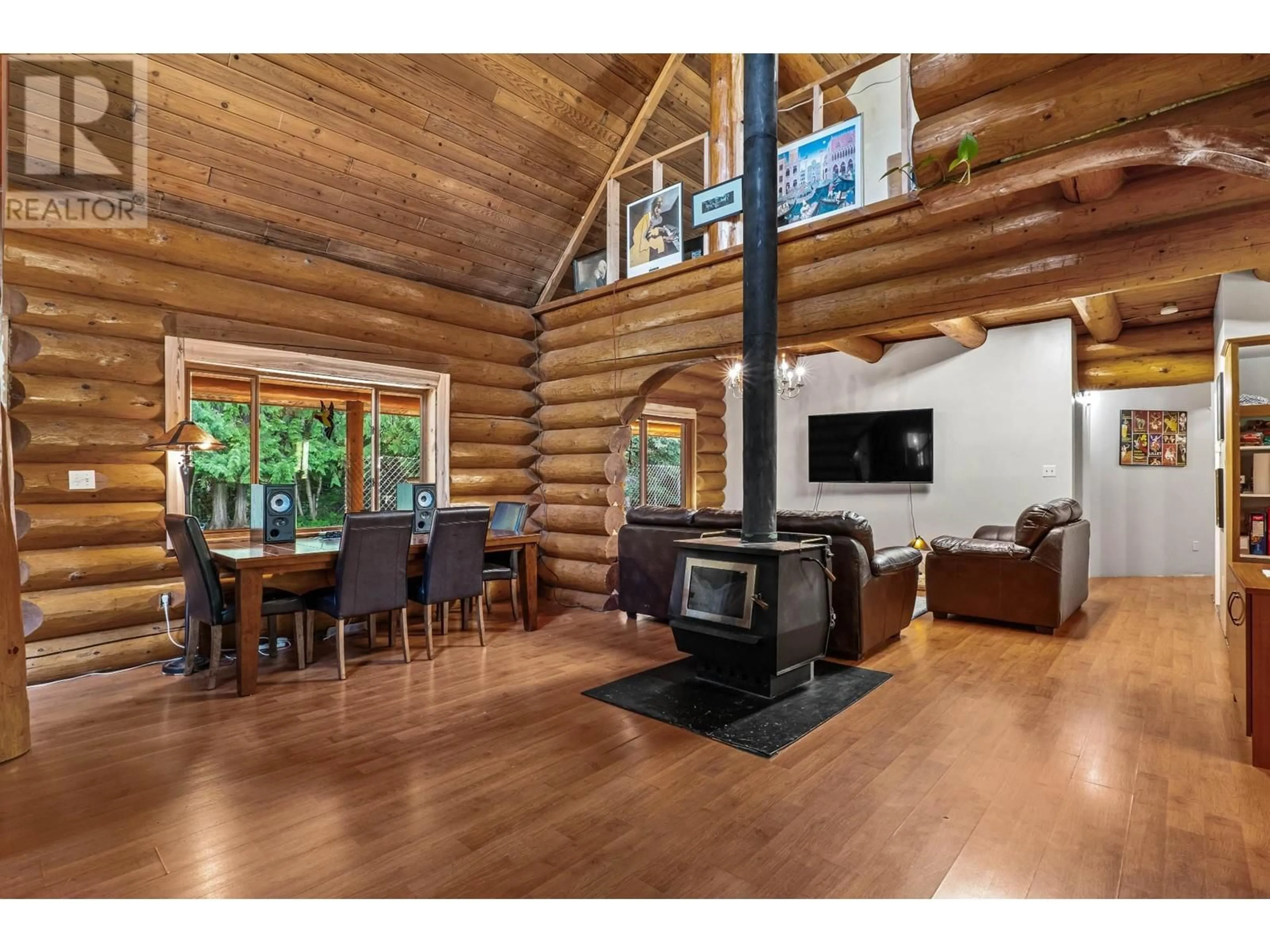 Living room, wood floors for 6041 CREEKSIDE Road, Barriere British Columbia V0E1E0