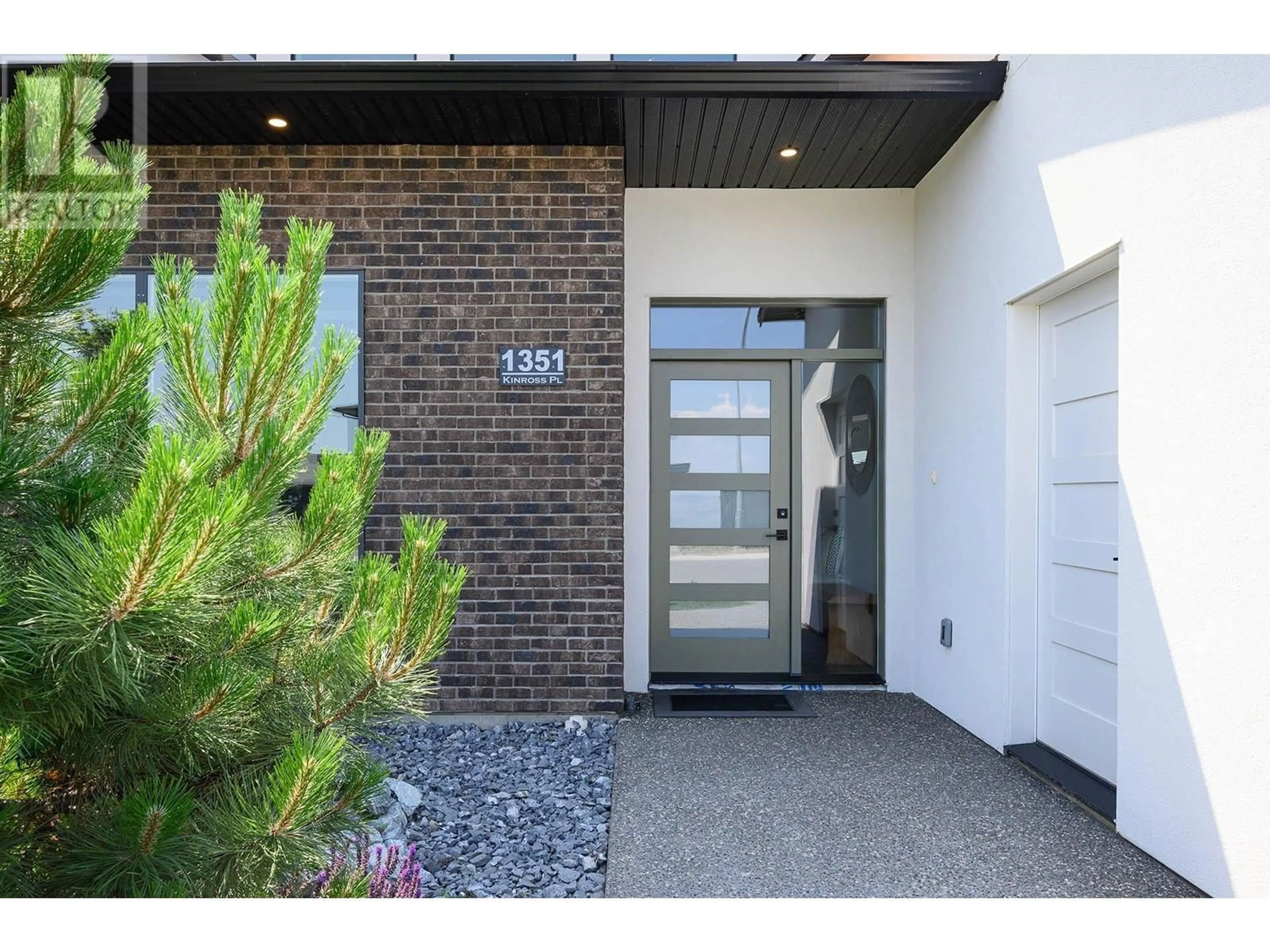 Indoor entryway for 1351 KINROSS PLACE, Kamloops British Columbia V1S0B8