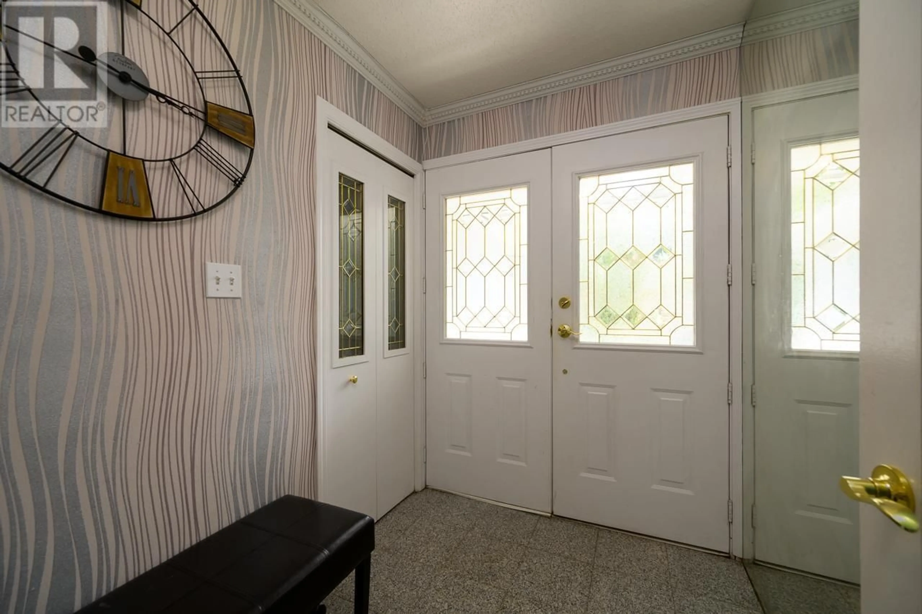 Indoor entryway for 1091 WILDWOOD DRIVE, Kamloops British Columbia V2C5E1