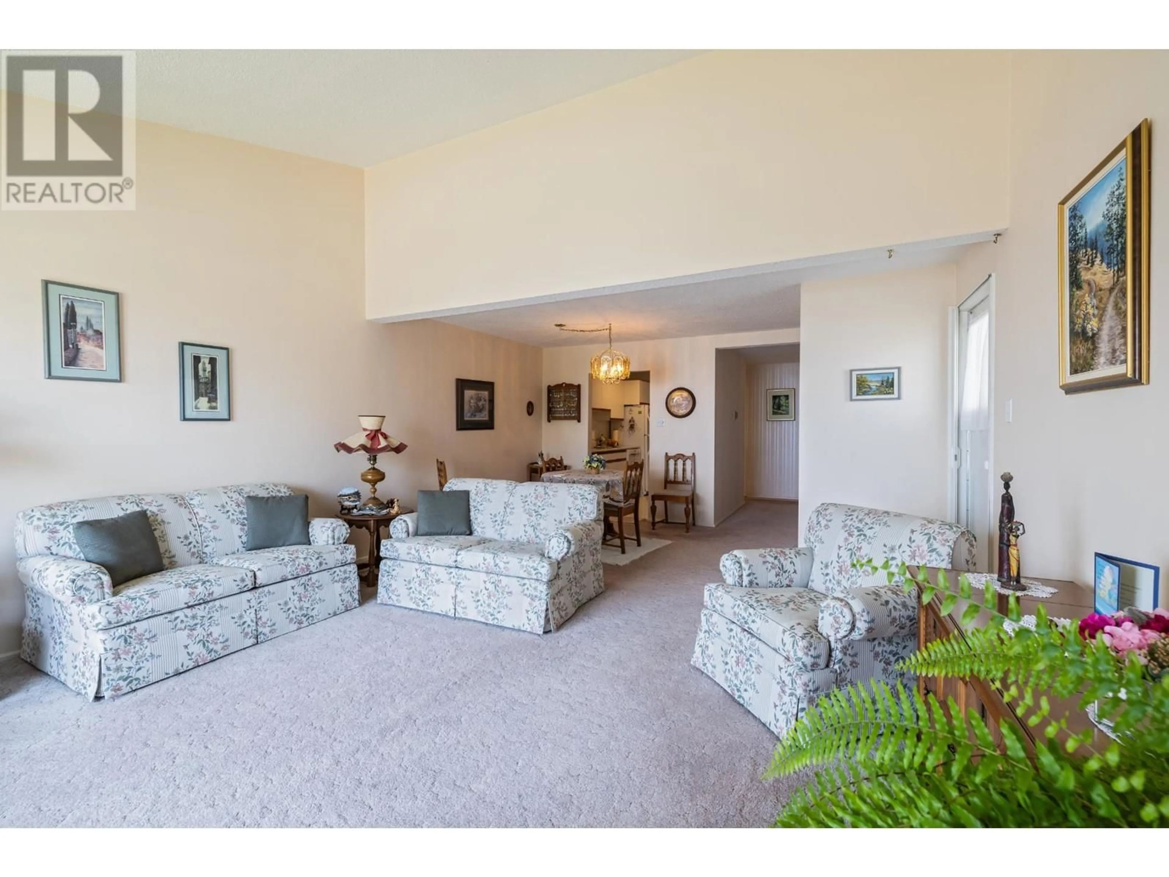 Living room for 14-137 MCGILL RD, Kamloops British Columbia V2C1L9