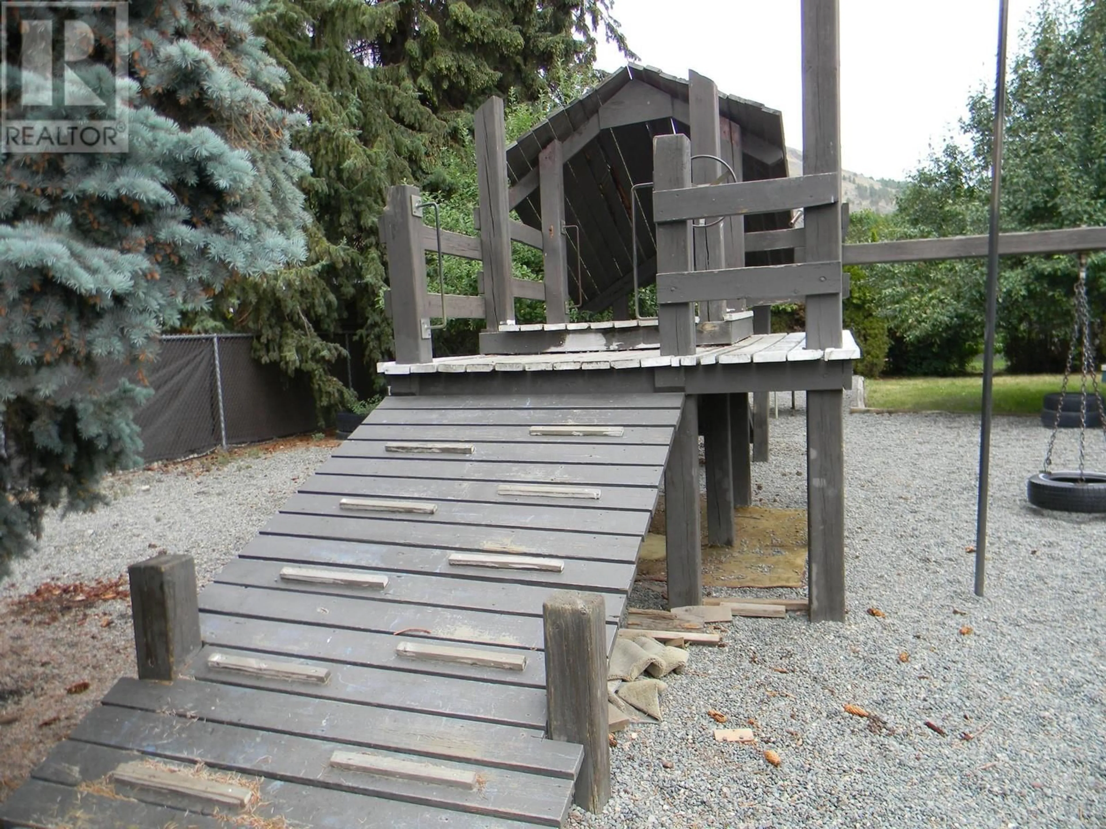 Stairs for 3214 HARGRAVES PLACE, Kamloops British Columbia V2B8H3