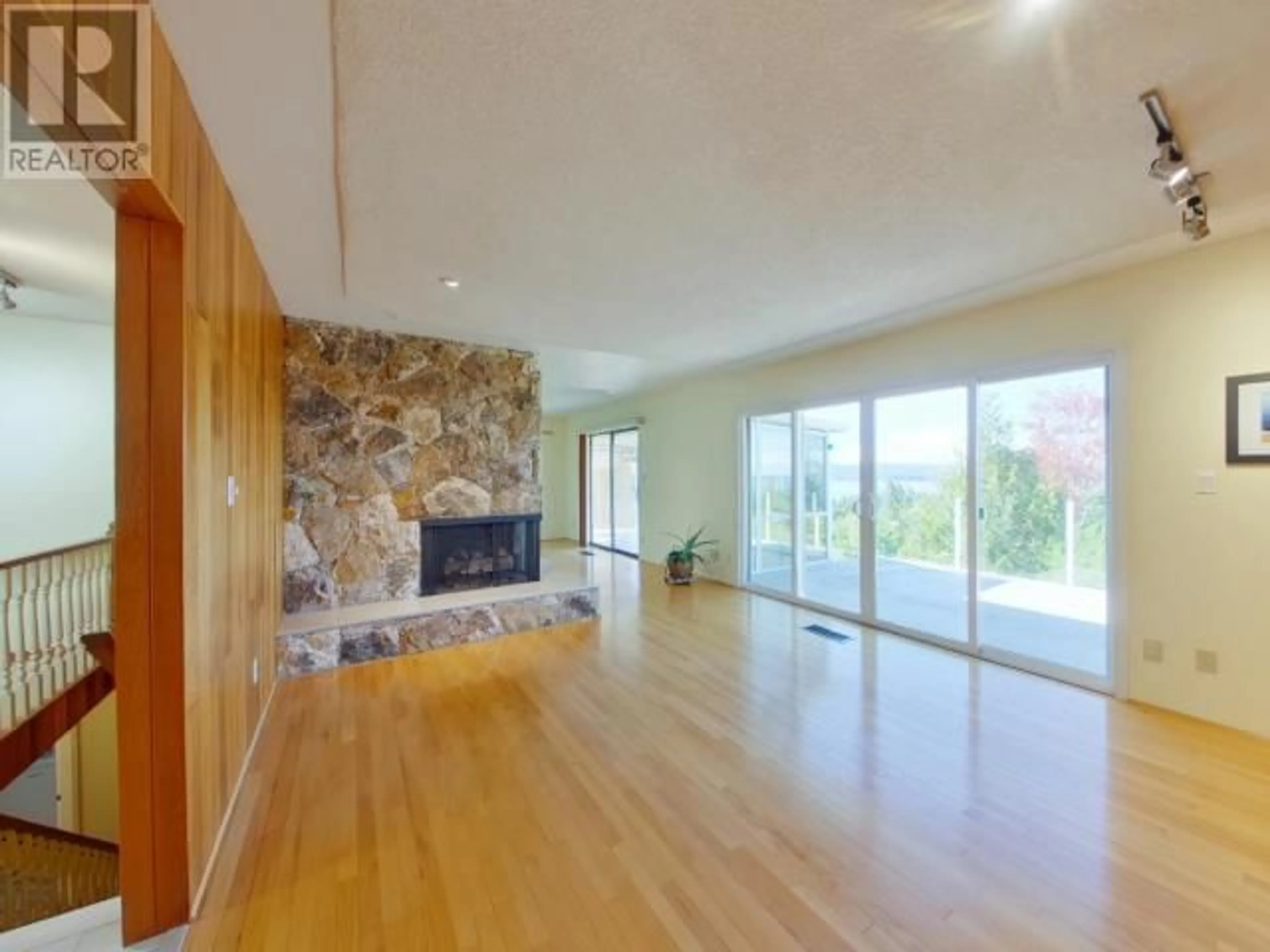 Living room for 3411 CARIBOO AVE, Powell River British Columbia V8A5K1