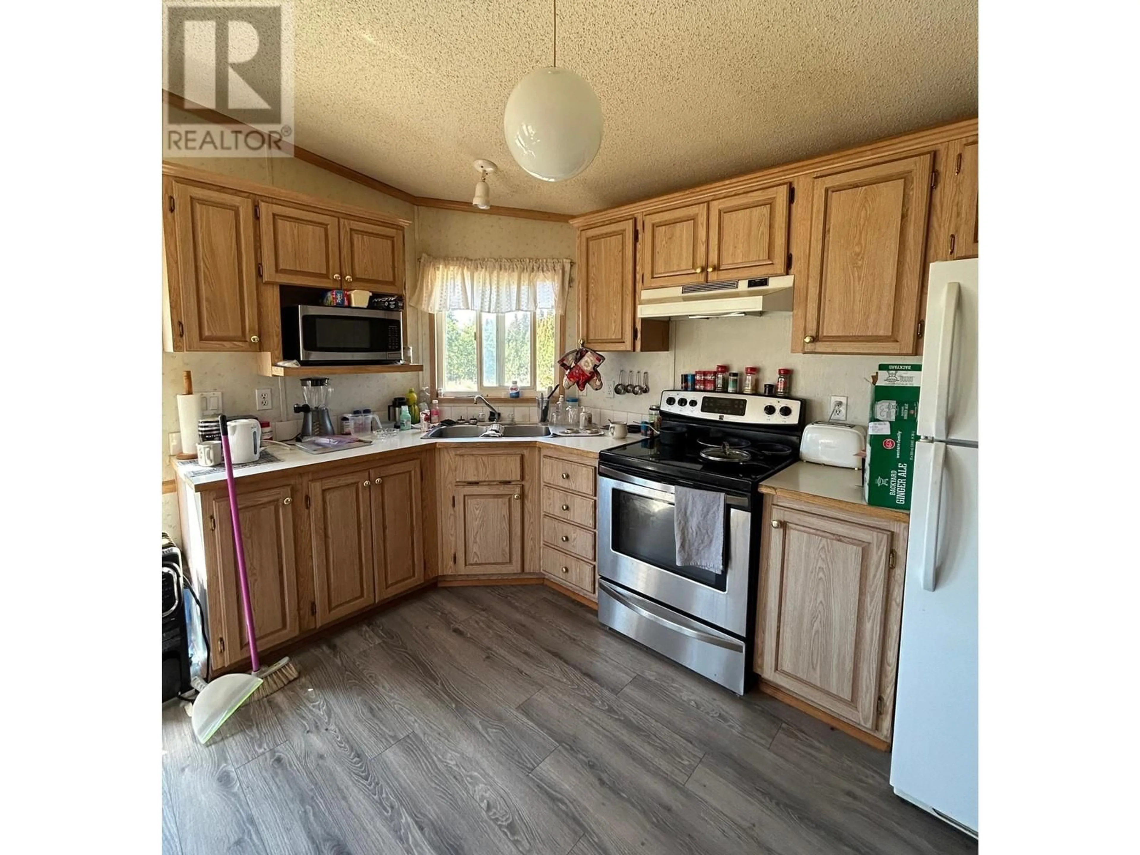 Kitchen, wood floors, cottage for 4980 LANDON Road Unit# 5, Ashcroft British Columbia V0K1A0