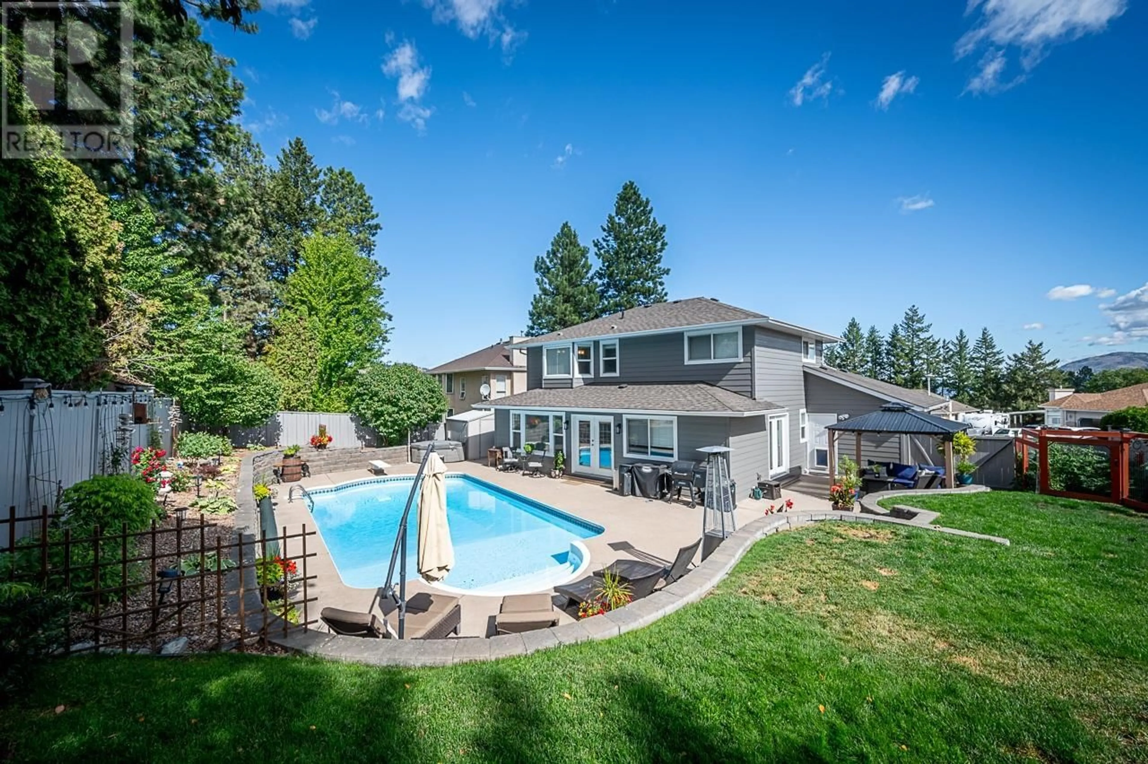 Indoor or outdoor pool for 927 HEATHERTON CRT, Kamloops British Columbia