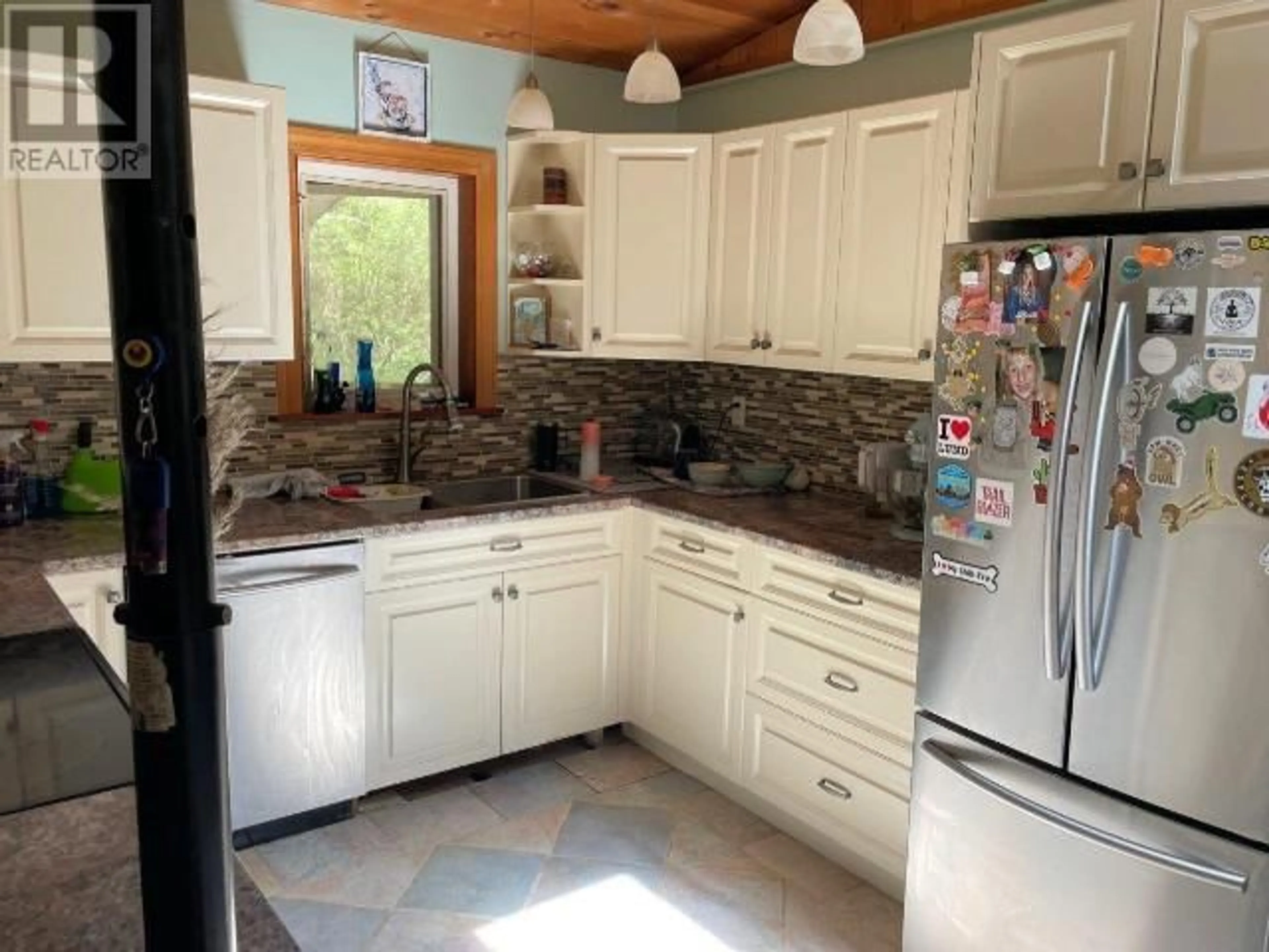 Kitchen for 9306 MALASPINA RD, Powell River British Columbia