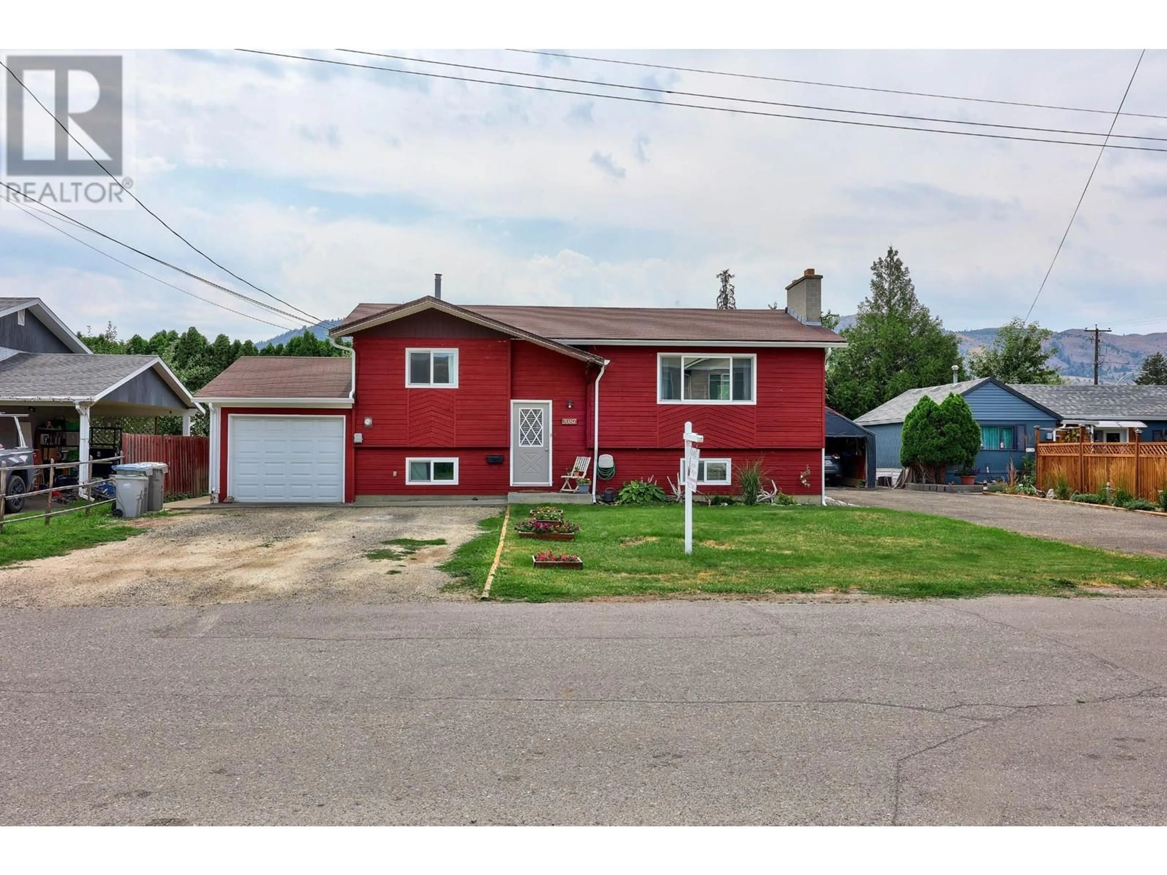 Frontside or backside of a home for 2087 SUNNYCREST AVE, Kamloops British Columbia V2B4L9