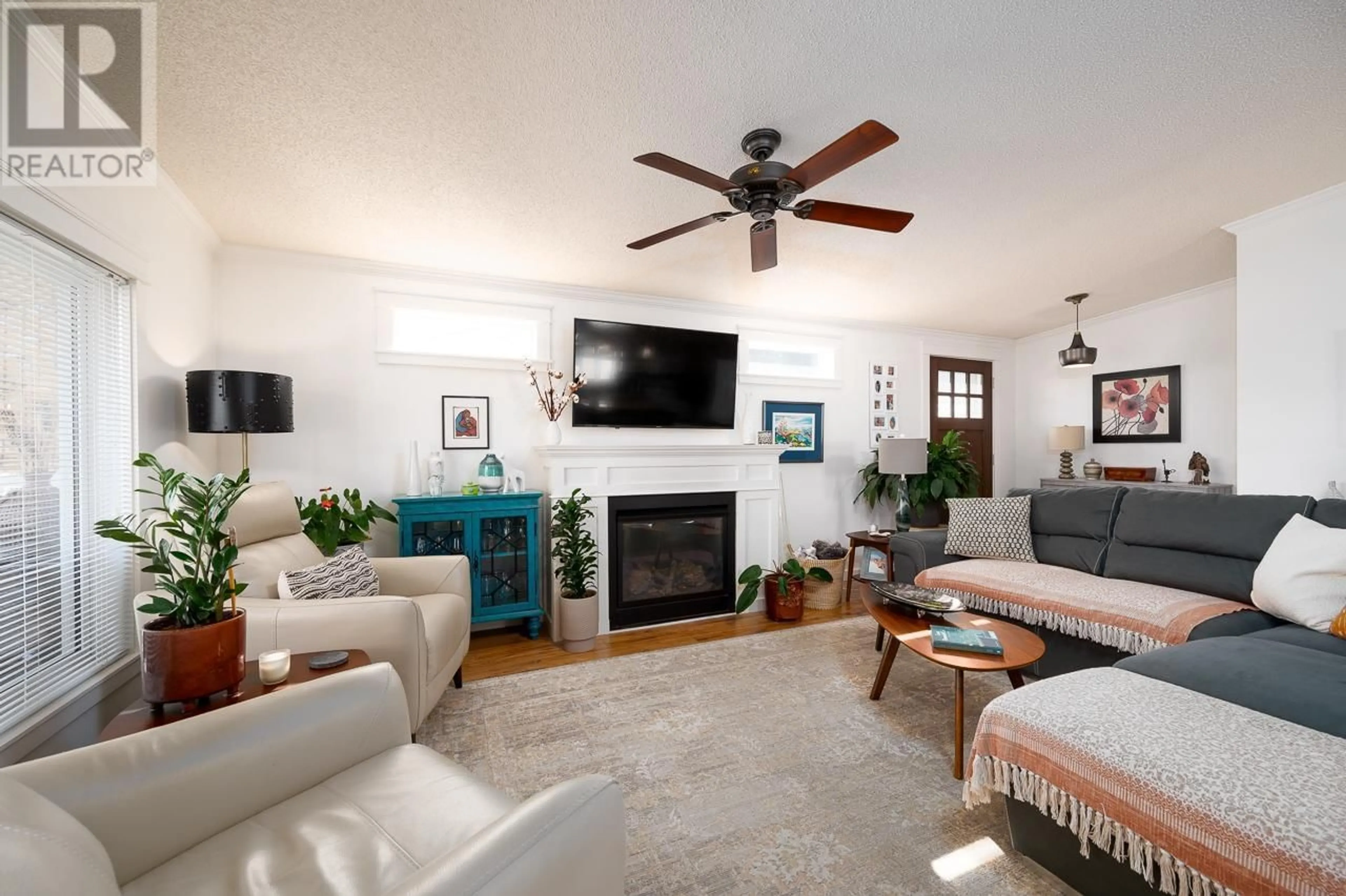 Living room, wood floors for 2932 BUCKLEY Road Unit# 101, South Shuswap British Columbia V0E2W1