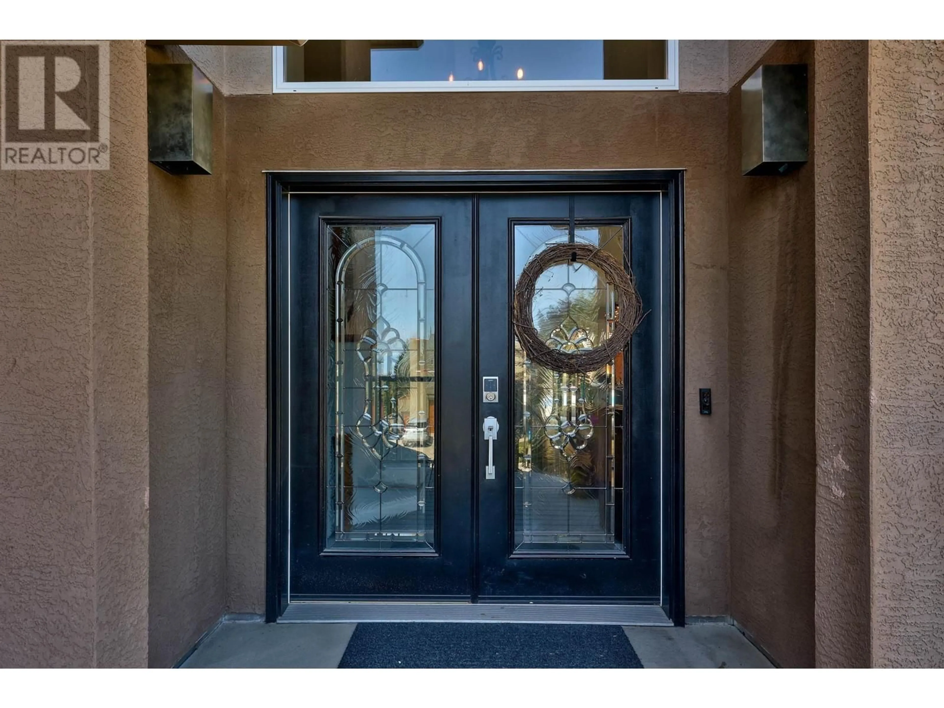 Indoor entryway, wood floors for 1559 WESTERDALE Drive, Kamloops British Columbia V1S1Y9