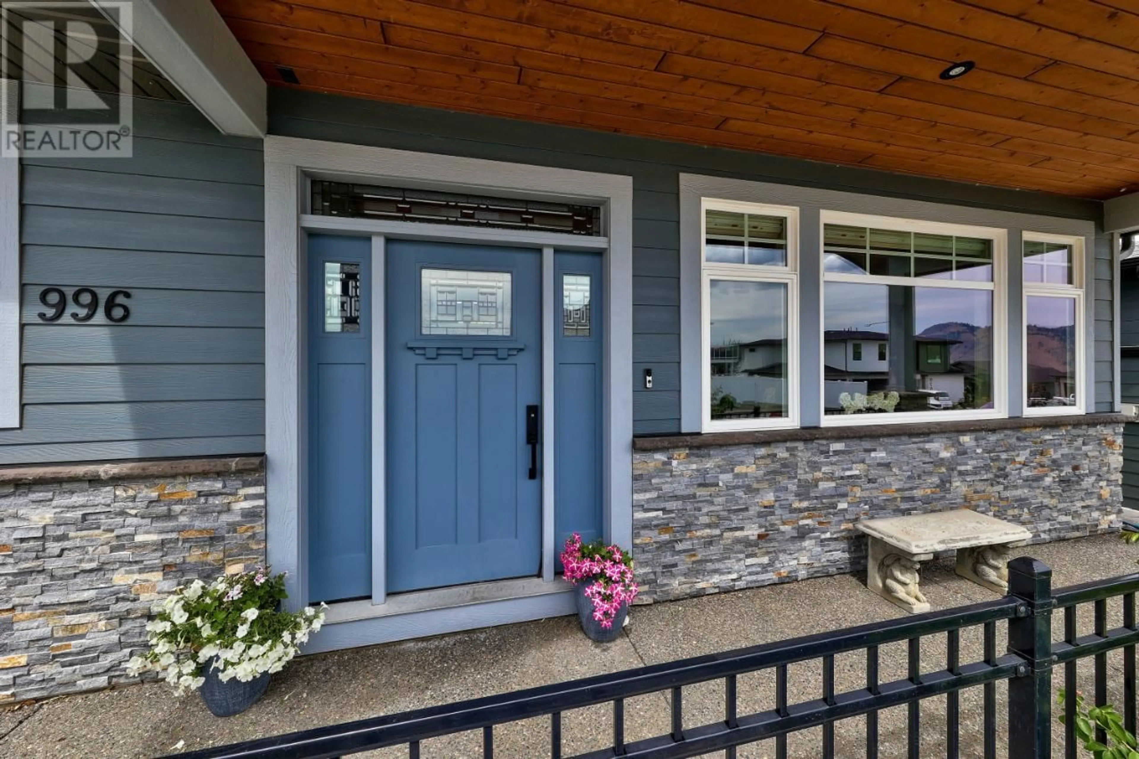 Indoor entryway, wood floors for 996 QUAILS ROOST Court, Kamloops British Columbia V2B0C5