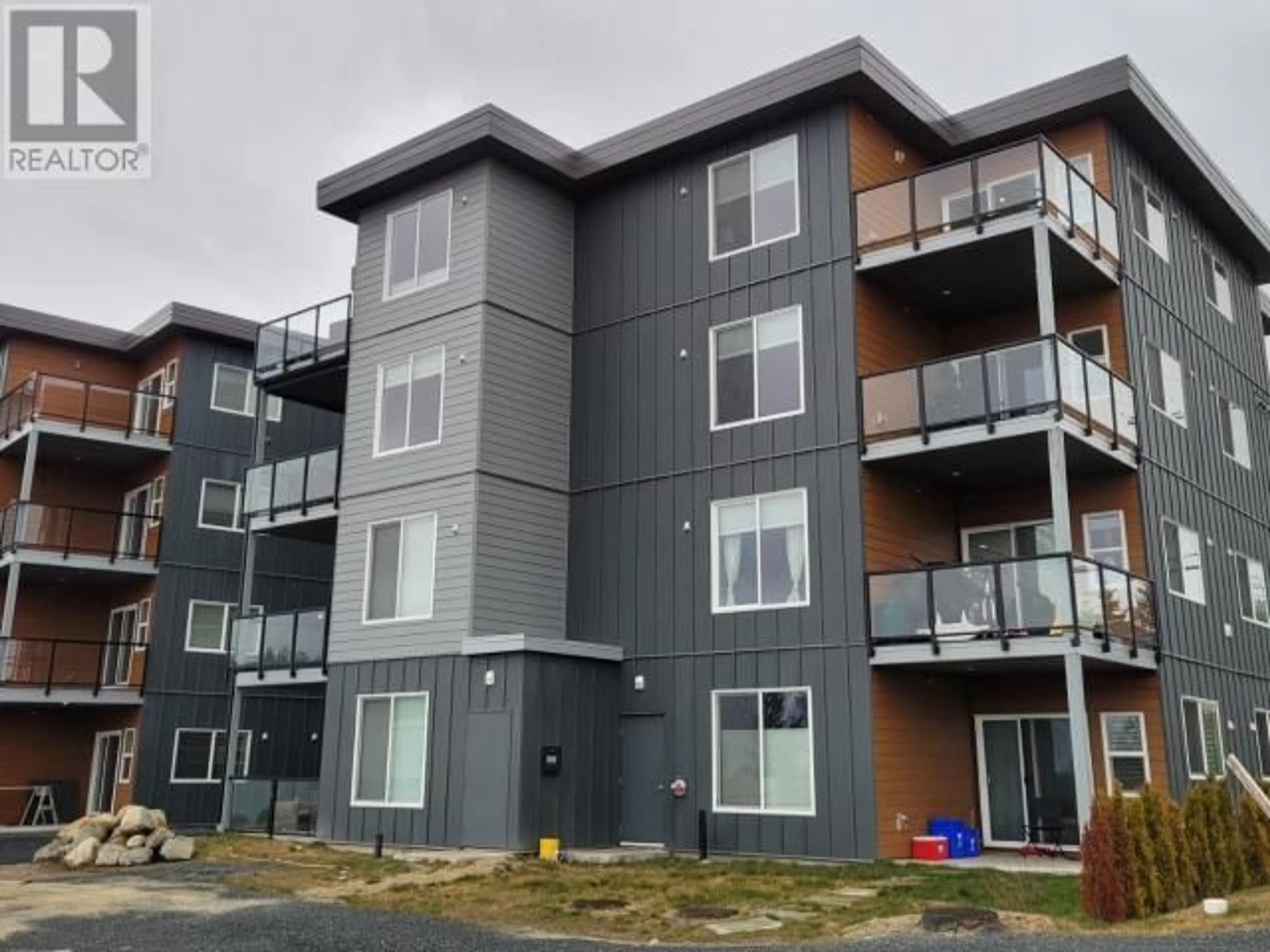 A pic from exterior of the house or condo for 401-7175 DUNCAN STREET, Powell River British Columbia V8A1W3