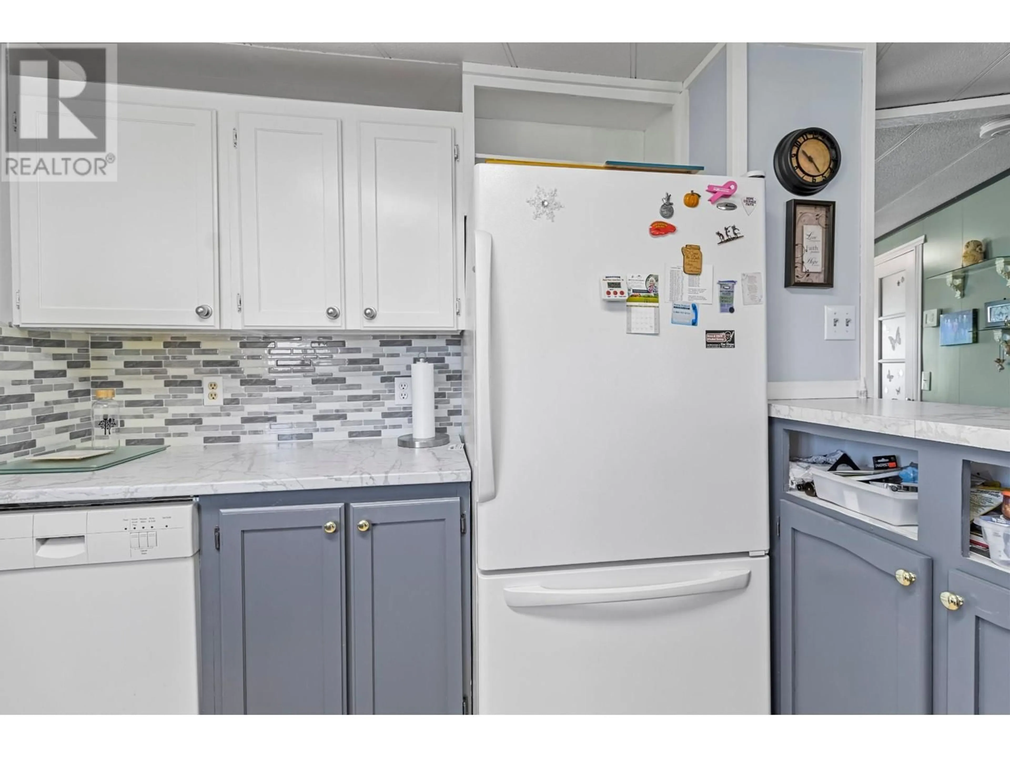 Standard kitchen, ceramic/tile floor for 6150 TRANS CANADA HIGHWAY, Chase British Columbia V0E1M0