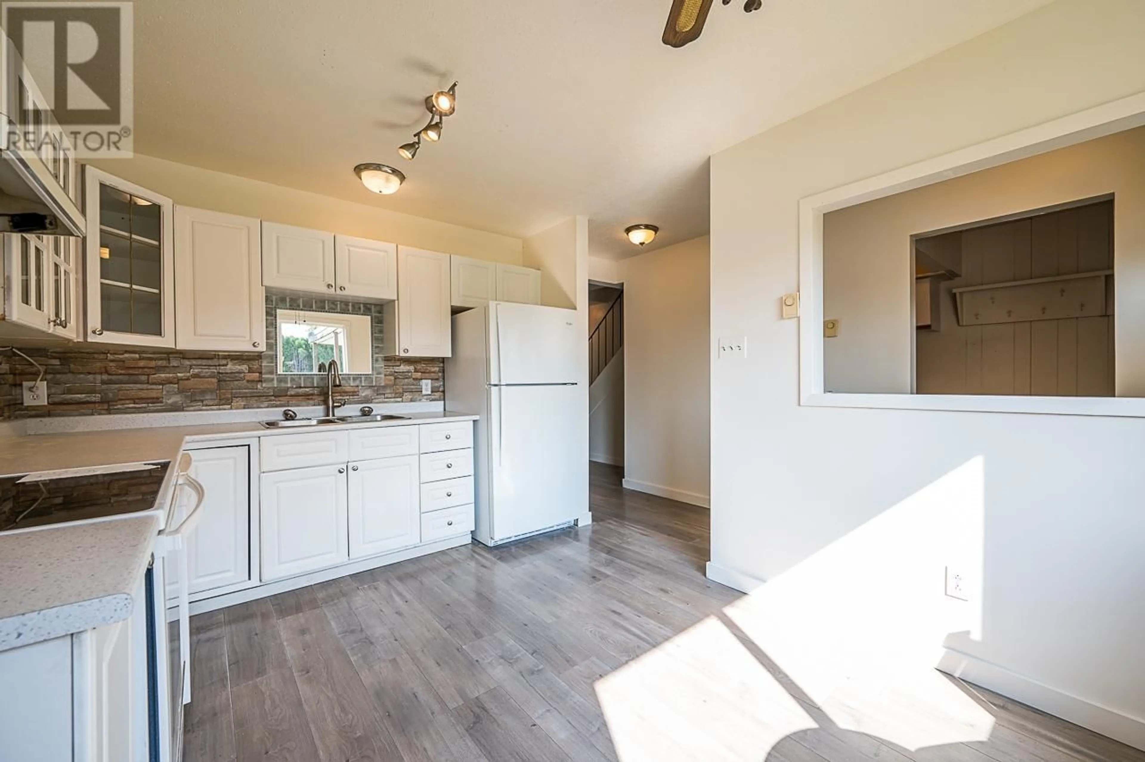 Open concept kitchen for 1697 GREENFIELD Avenue Unit# 20, Kamloops British Columbia V2B4N5