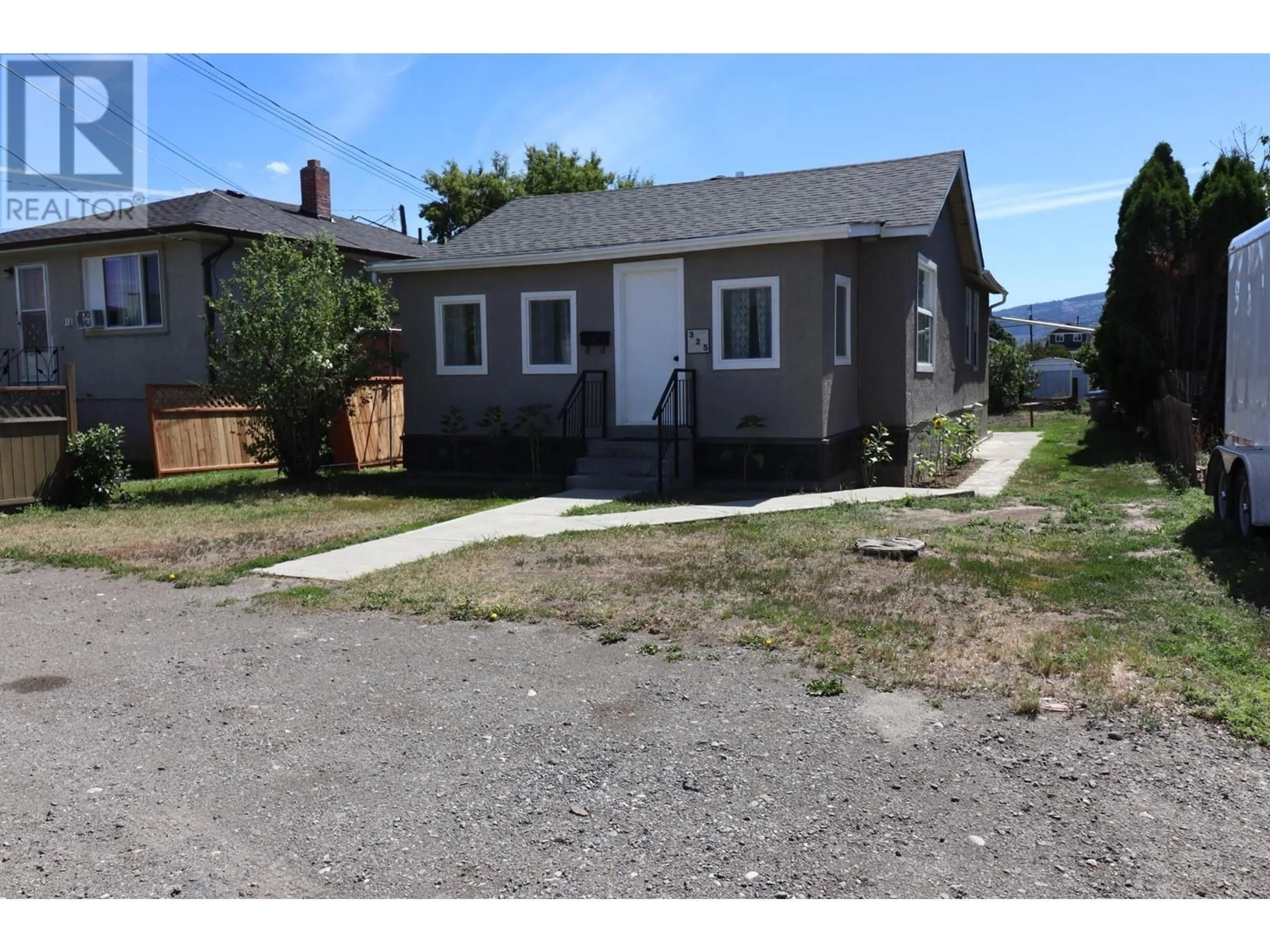 Frontside or backside of a home for 325 WILLOW STREET, Kamloops British Columbia V2B4C8